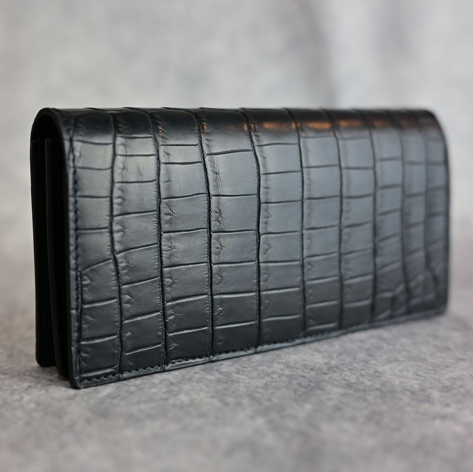 オイルクロコ+イタリアンバケッタ 二つ折り長財布 （BLACK / ブラック） 383-07