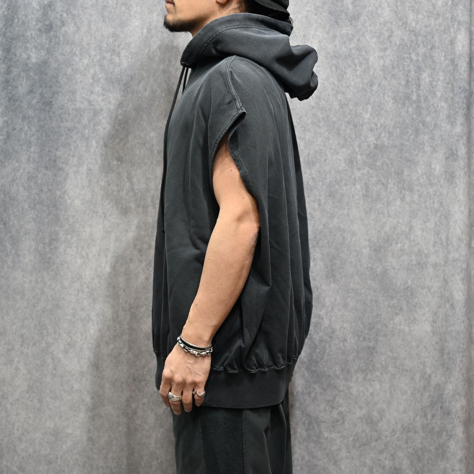 N.HOOLYWOOD × Champion｜REVERSIBLE HOODIE （CHARCOAL / チャコール）｜リバーシブル ノースリーブ パーカー｜C8-D109