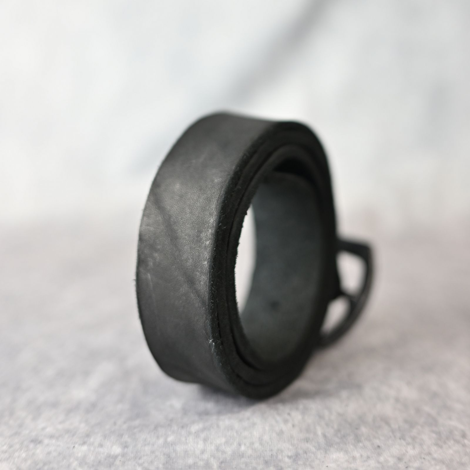 ダブルショルダーレザー 製品染めベルト （BLACK / ブラック） 318-31