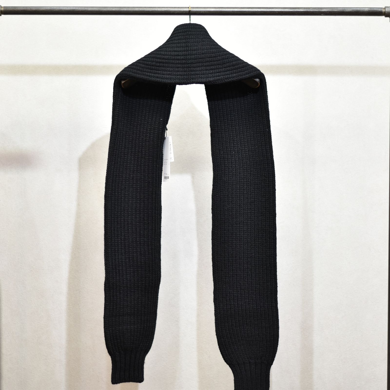 LIB KNIT SLEEVE MUFFLER"