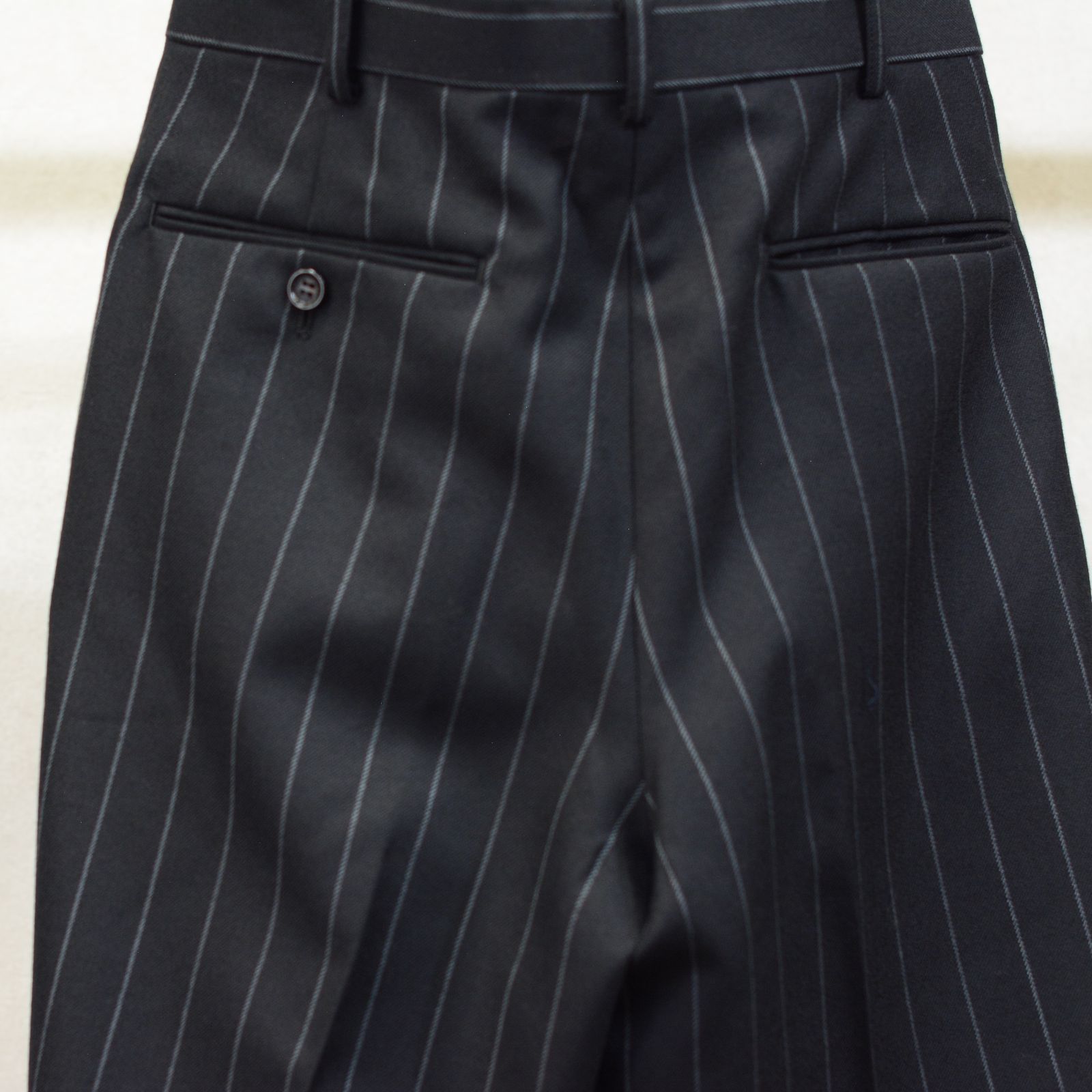 JOHNLAWRENCESULLIVAN - Wool stripe pleated trousers （BLACK 