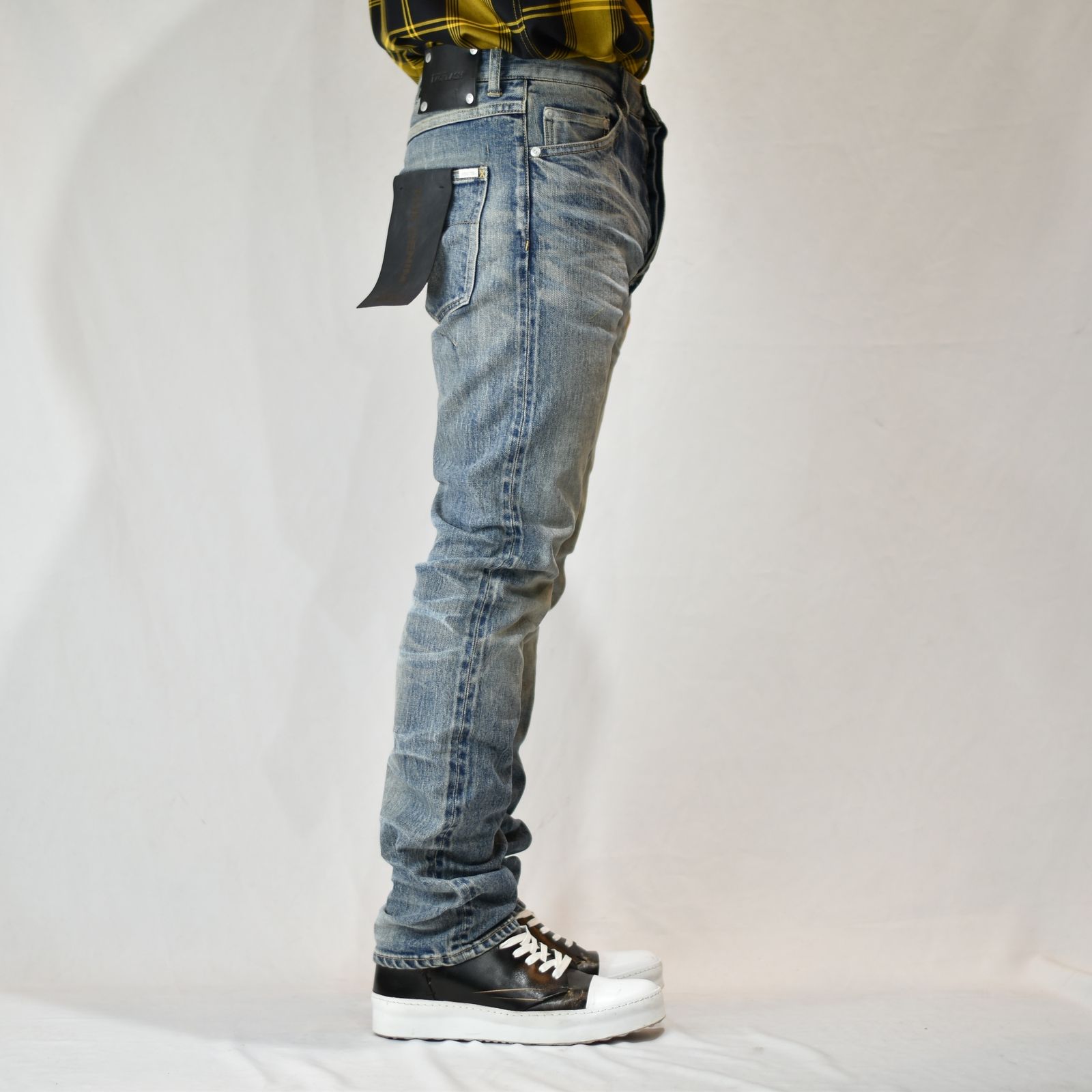 イサムカタヤマ　THE DENIM ストレートデニム D701w ISAMU KATAYAMA BACKLASH - ［THE DENIM］ TIGHT STRAIGHT DENIM