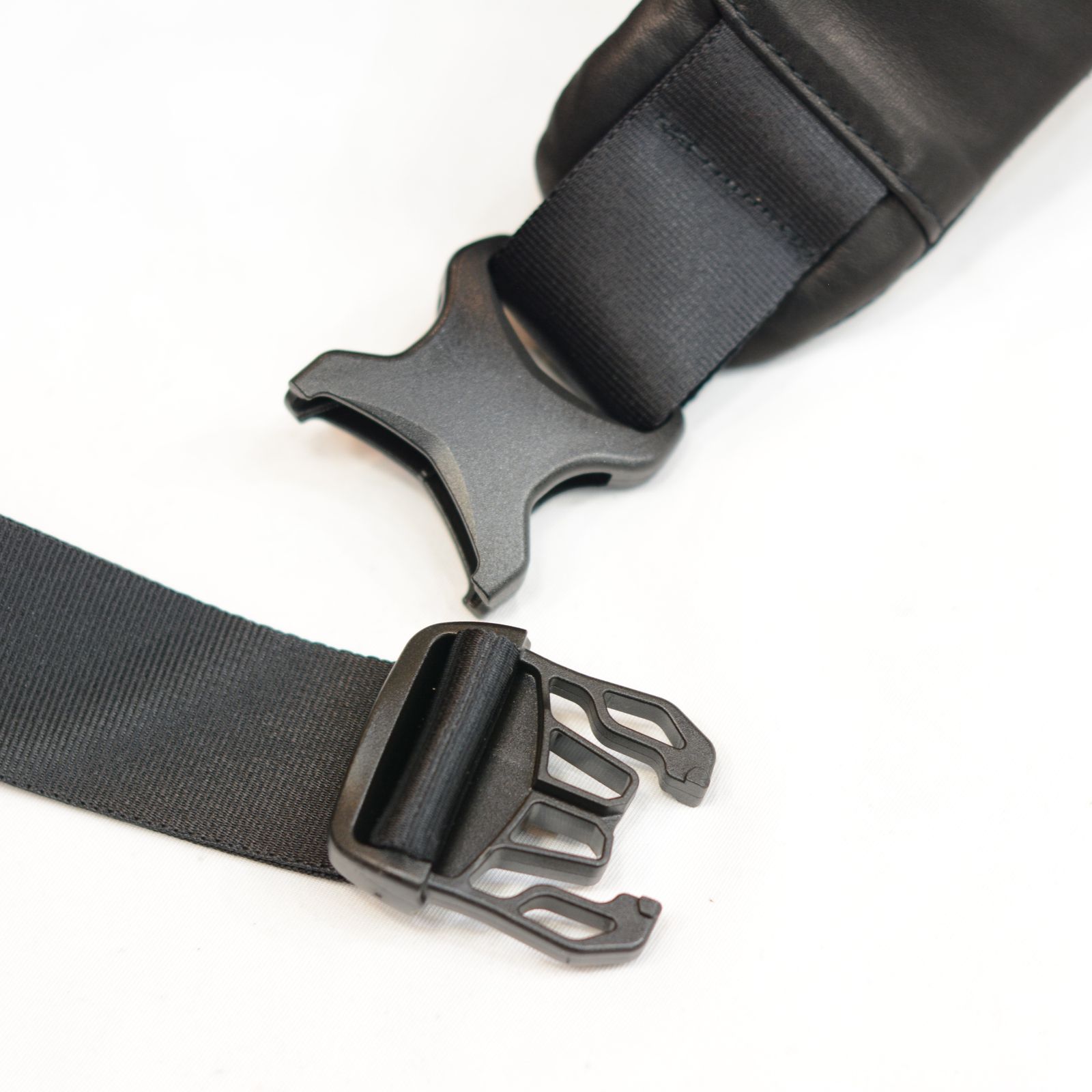 Furniture Leather  ショルダーバッグ