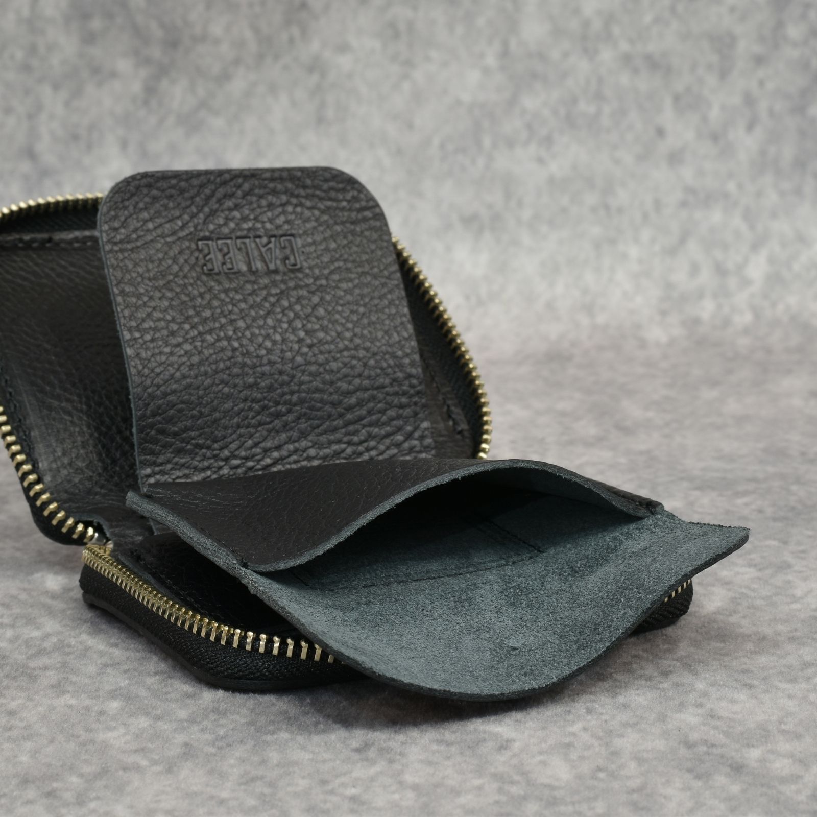 STUDS LEATHER ZIP MULTI WALLET (BLACK)｜スタッズレザー ジップマルチウォレット 二つ折り財布｜CL-25AW010LE