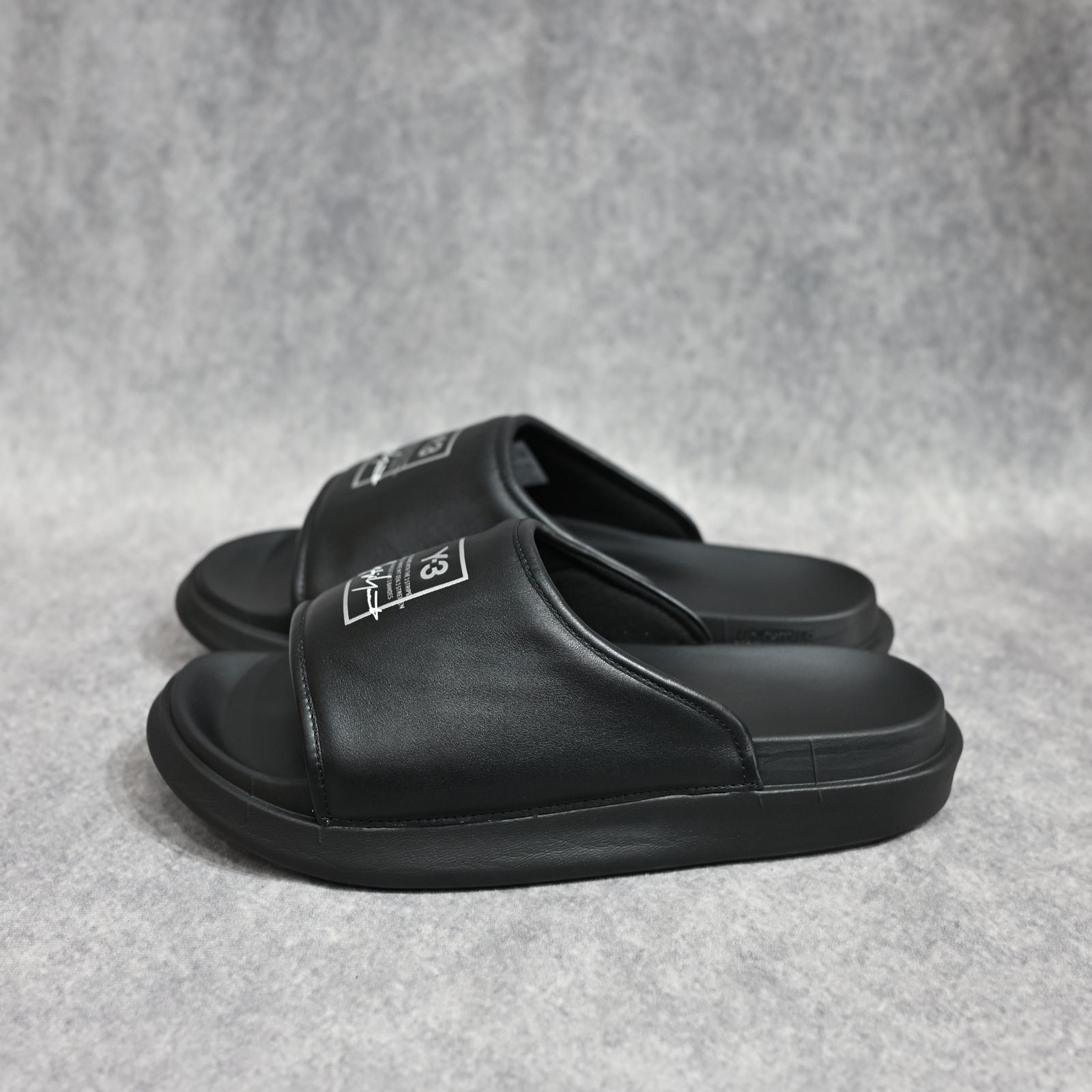 Y-3 SLIDE （BLACK） / ロゴ シャワーサンダル （ブラック）｜KI4033
