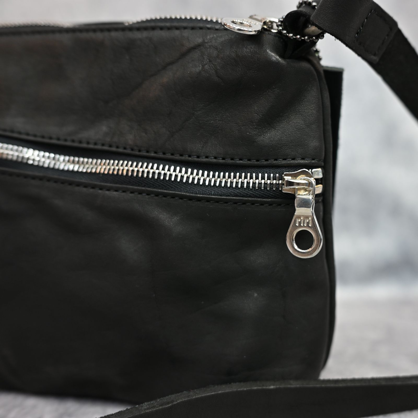 ジャパンダブルショルダー フルタンニン製品染め ショルダーバッグ （BLACK） / 92-29