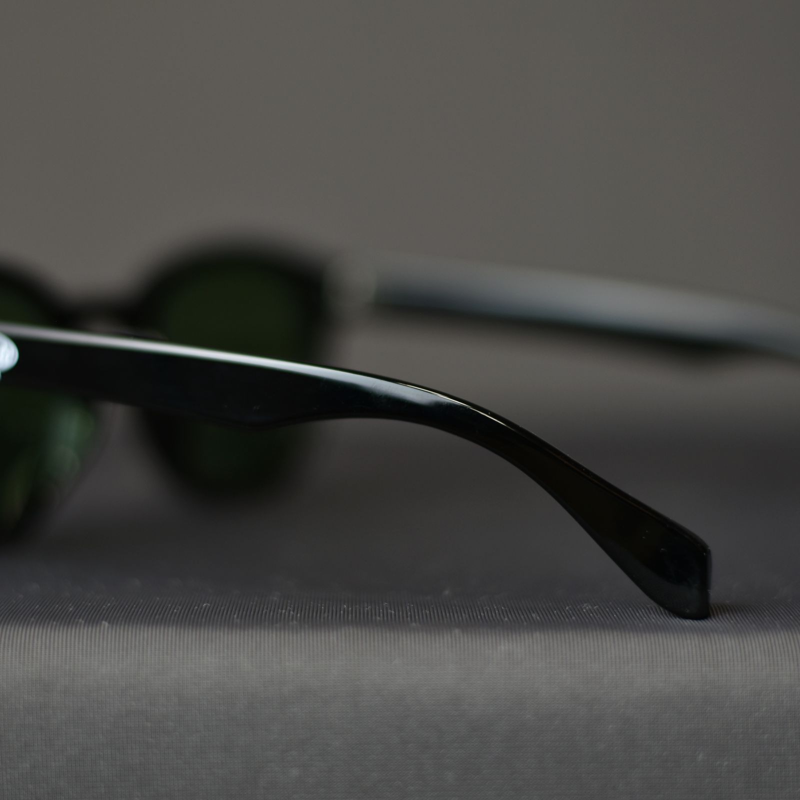 CUTRATE LOGO GLASSES (BLACK × GREEN) / カットレイト ロゴ グラシズ