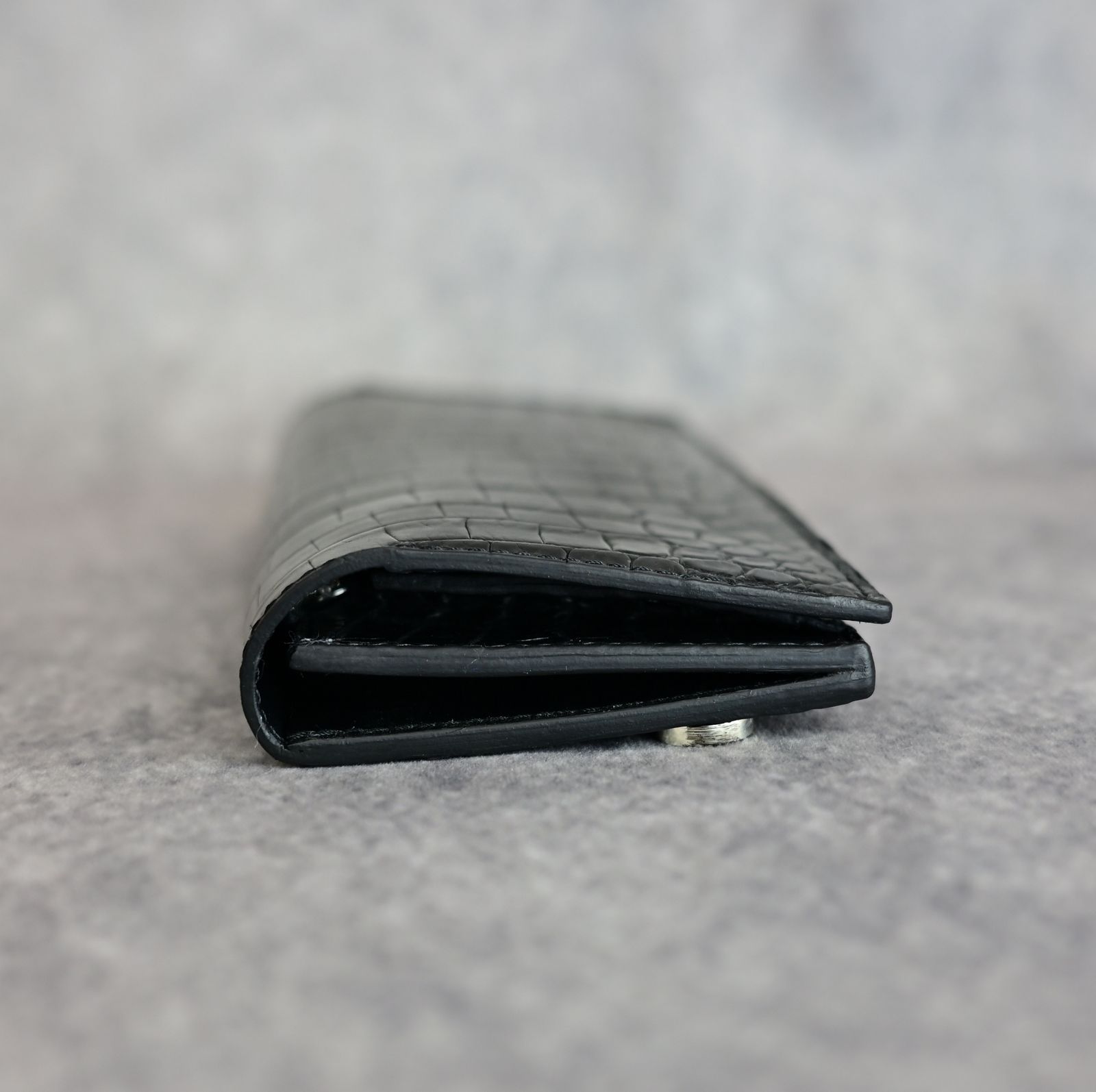 オイルクロコ+イタリアンバケッタ 二つ折り長財布 （BLACK / ブラック） 383-02