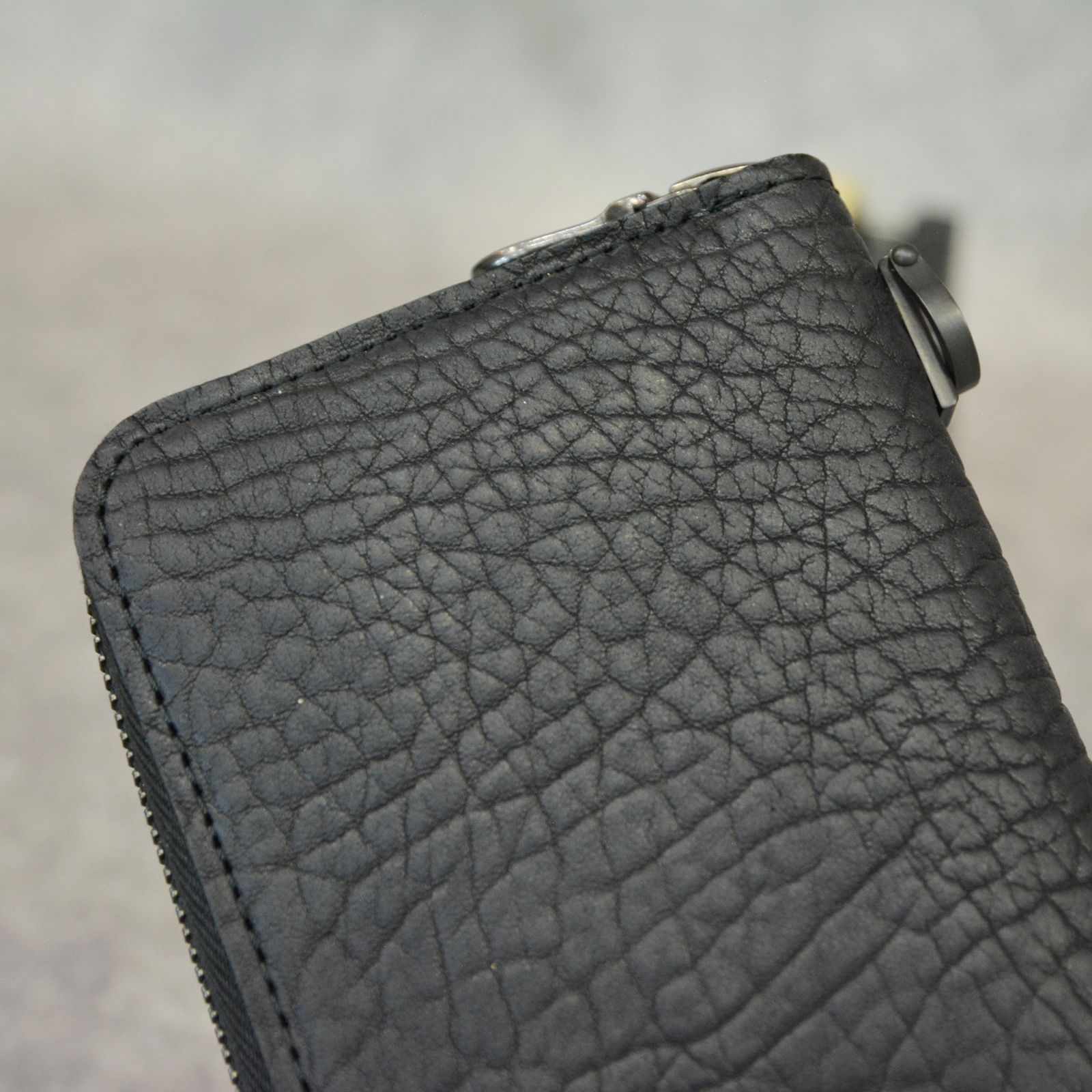 MARYAM ホースバットヒートシュリンク ラウンド財布 (BLACK / ブラック) / 891-03