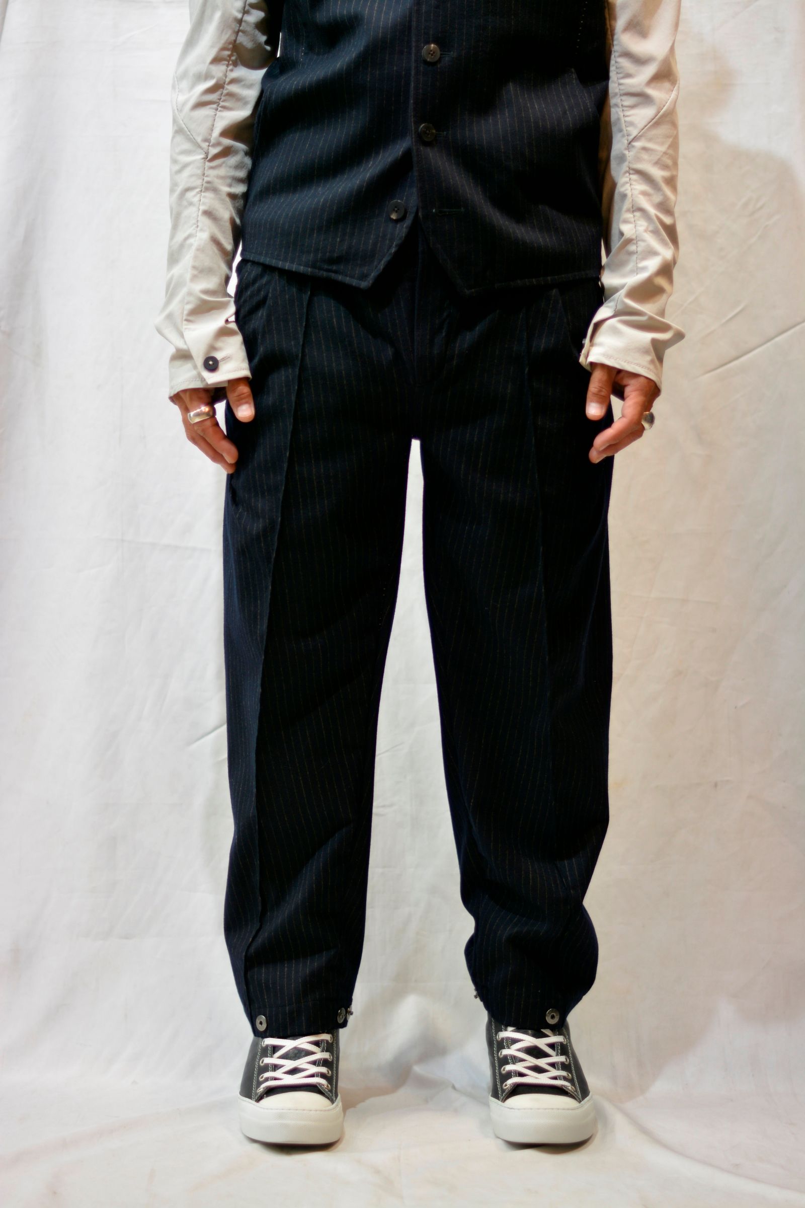 PANTS WIDE WITH BUTTONS"