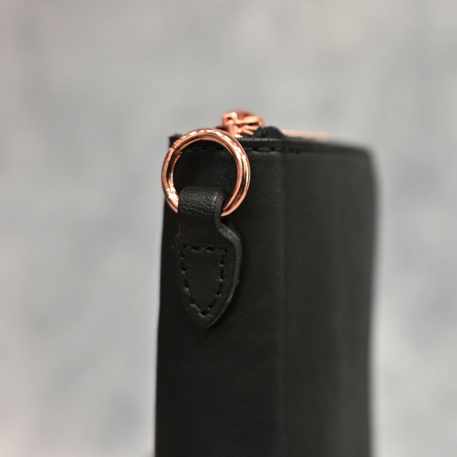 ダブルショルダー製品染め ラウンドウォレット / 財布 （BLACK）｜318-29