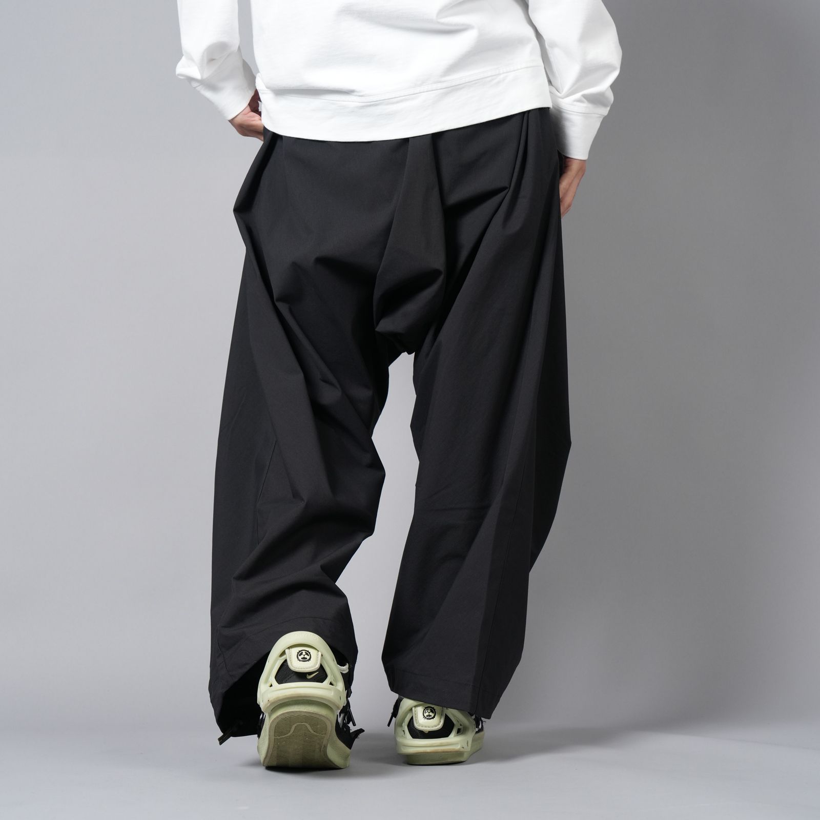 アクロニウム　パンツ　ブラック　P30AL-E P30AL-E ENCAPSULATED NYLON ULTRAWIDE DRAWCORD CARGO TROUSER