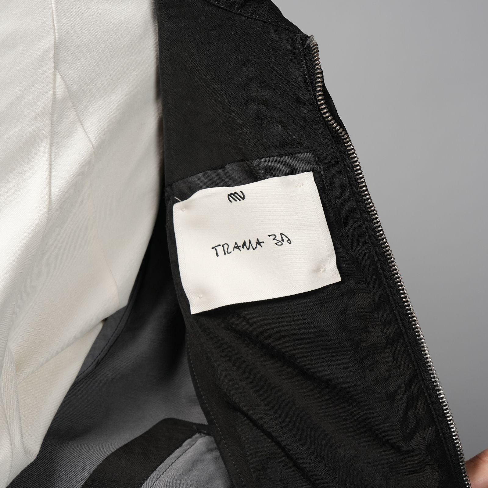 OUTERWEAR MEDIUM JACKET IN TRAMA 3D - NYLON FACE / ブルゾン (ブラック)