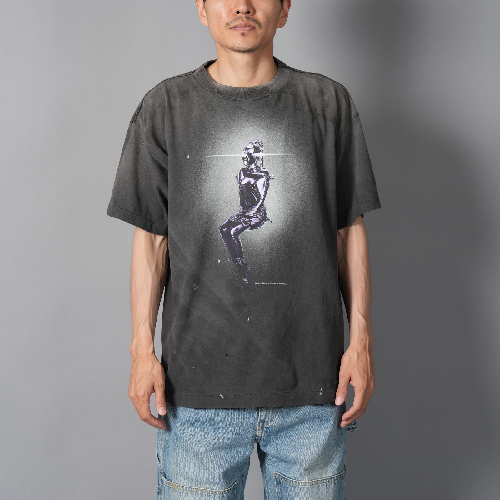 【コラボ】SM-HR1-0000-C75 / SRYM_SS TEE / MASK / BLACK / Tシャツ (ブラック)