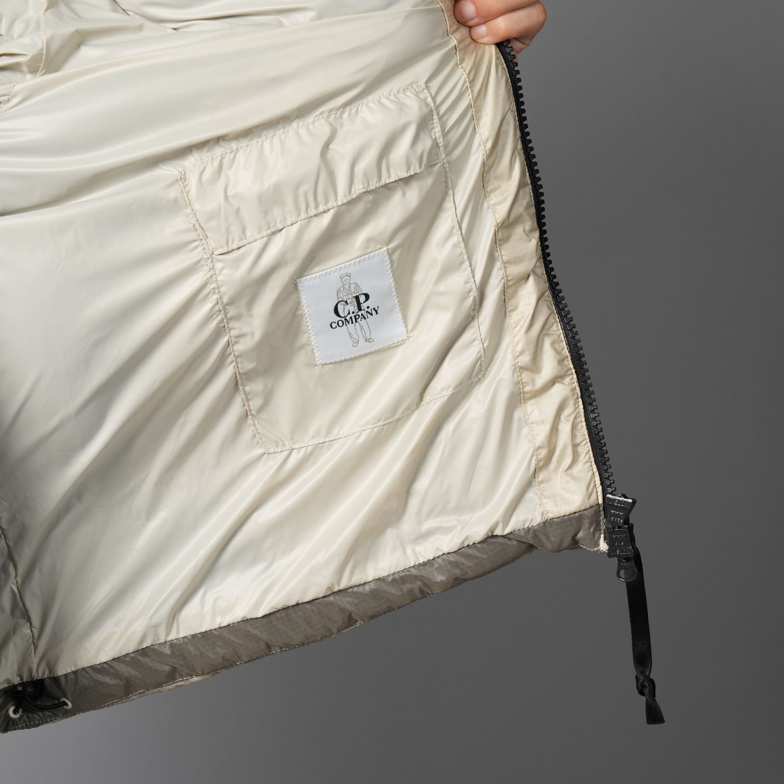 【残りわずか】D.D. SHELL HOODED DOWN JACKET / フーデッド ダウンジャケット (シルバーバーチ)