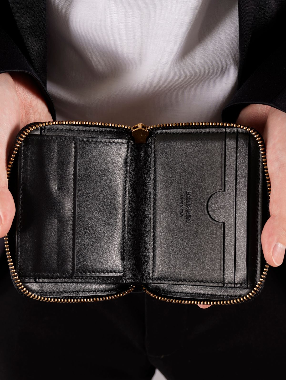 【ラスト1点】BF1 1945 FLAP ZIPPED COMPACT WALLET-MONOGRAM / モノグラム ジャカード ジップ コインポーチ (ミニ財布) / ブラウン / カーフスキン