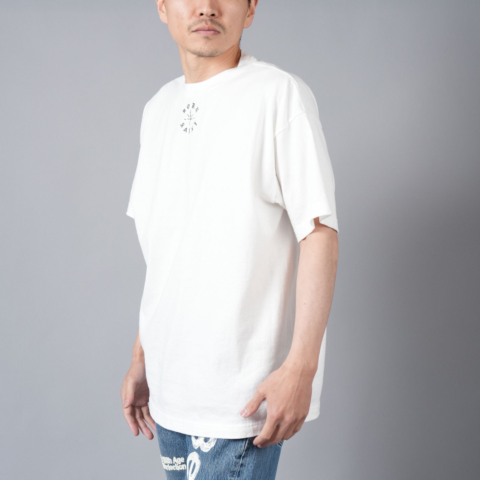 【残りわずか】【限定】SM-YS8-0000-C07 / BR_SS TEE / BORN SAINT / WHT / Tシャツ(ホワイト)