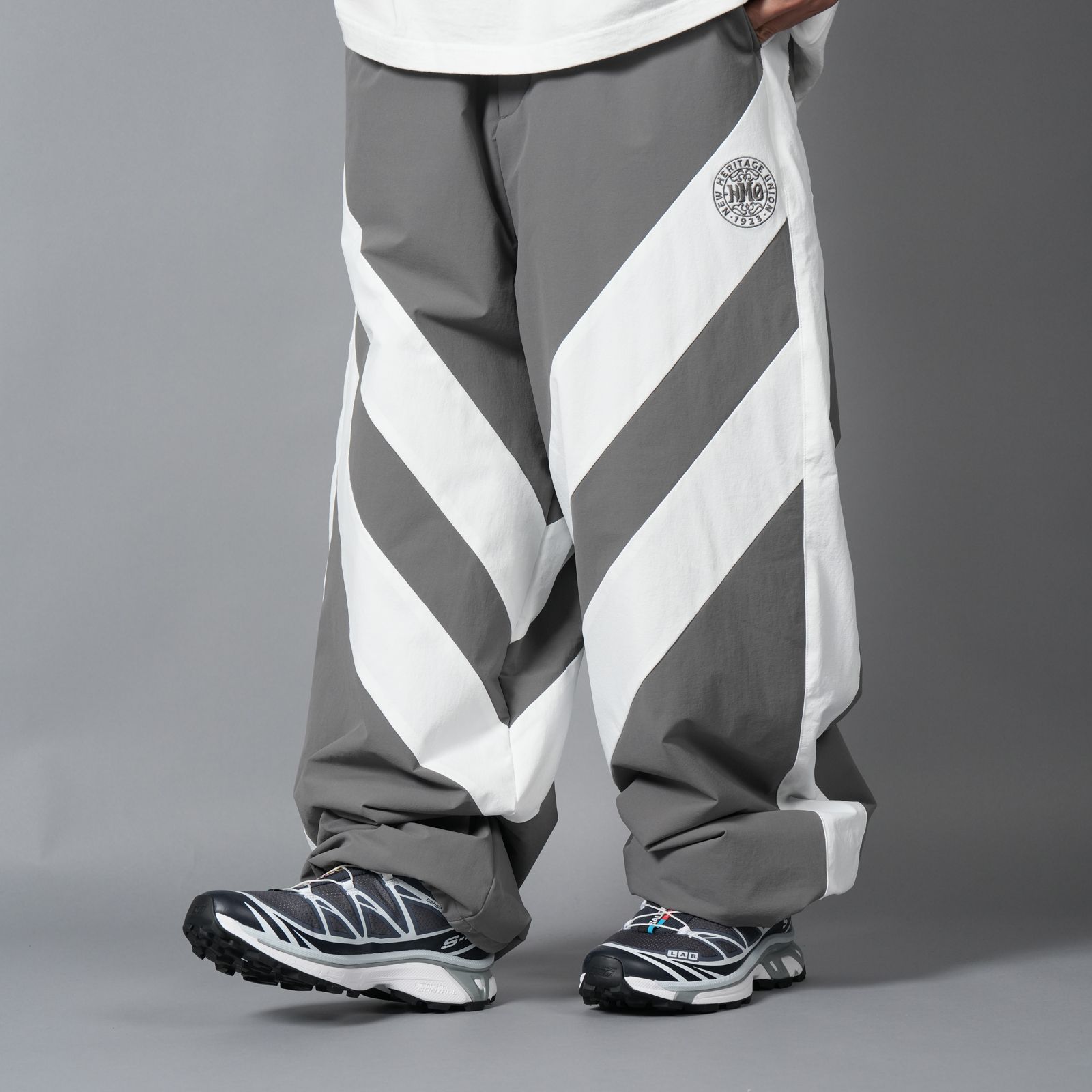 【ラスト1点】CHEVRON PUFFER NYLON TROUSER / ナイロントラウザー (グレー/ホワイト)