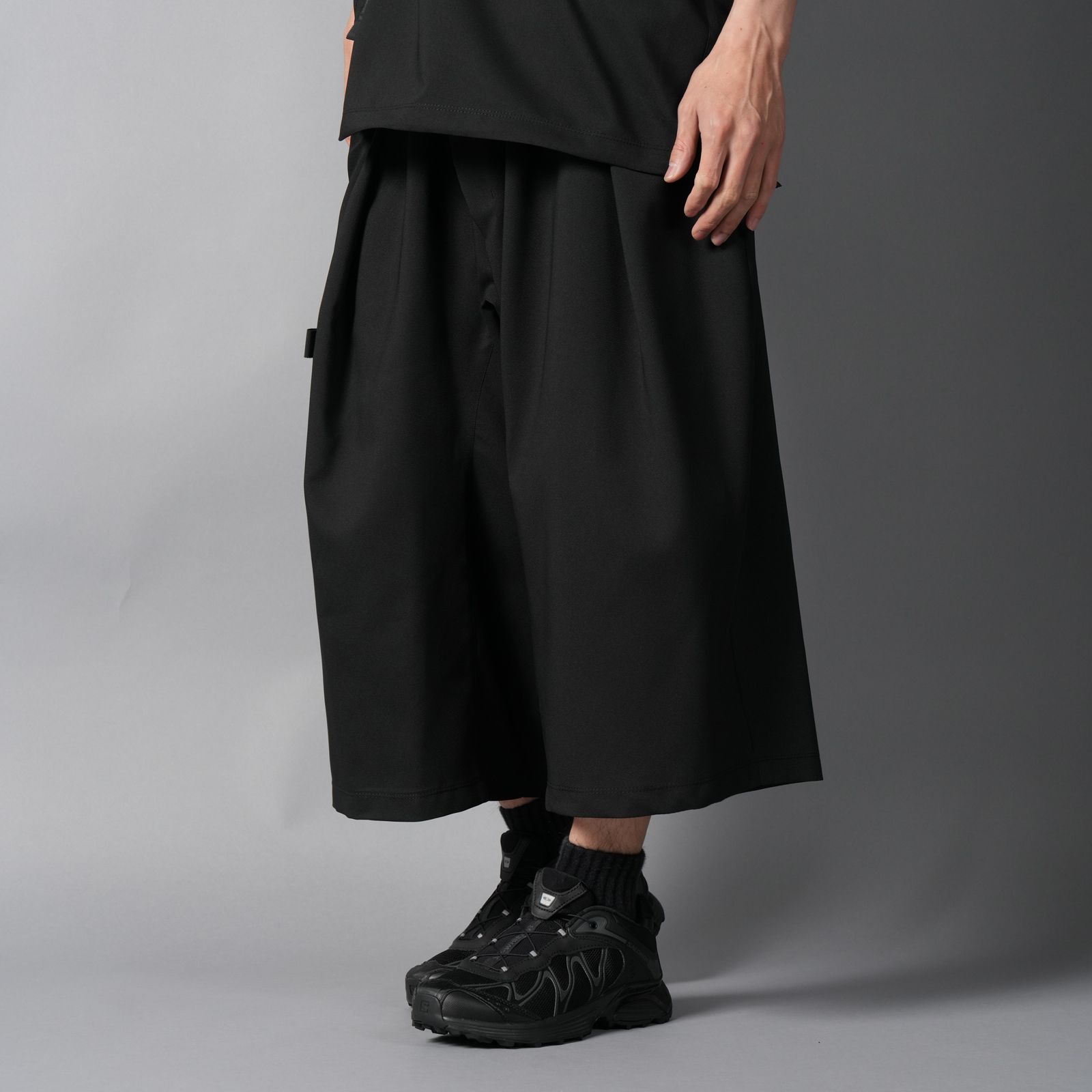 【GHOST】WOVEN WATER-REPELLENT TWO TUCK NINJA SHORTS / ニンジャショーツ(ブラック)