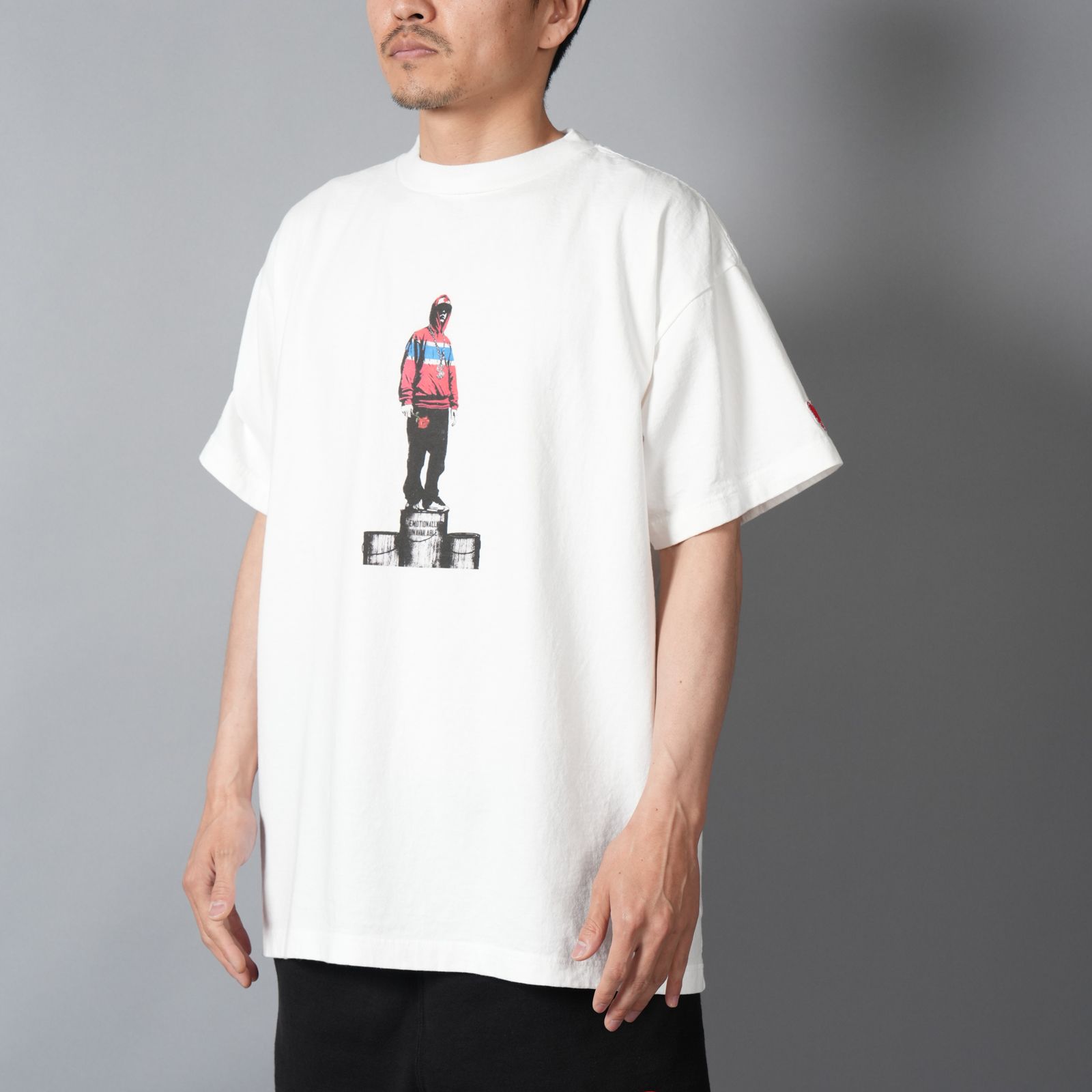 【残りわずか】【コラボ】EU-MK8-0000-C34 / EU DK STAND SS TEE / WHITE / Tシャツ (ホワイト)