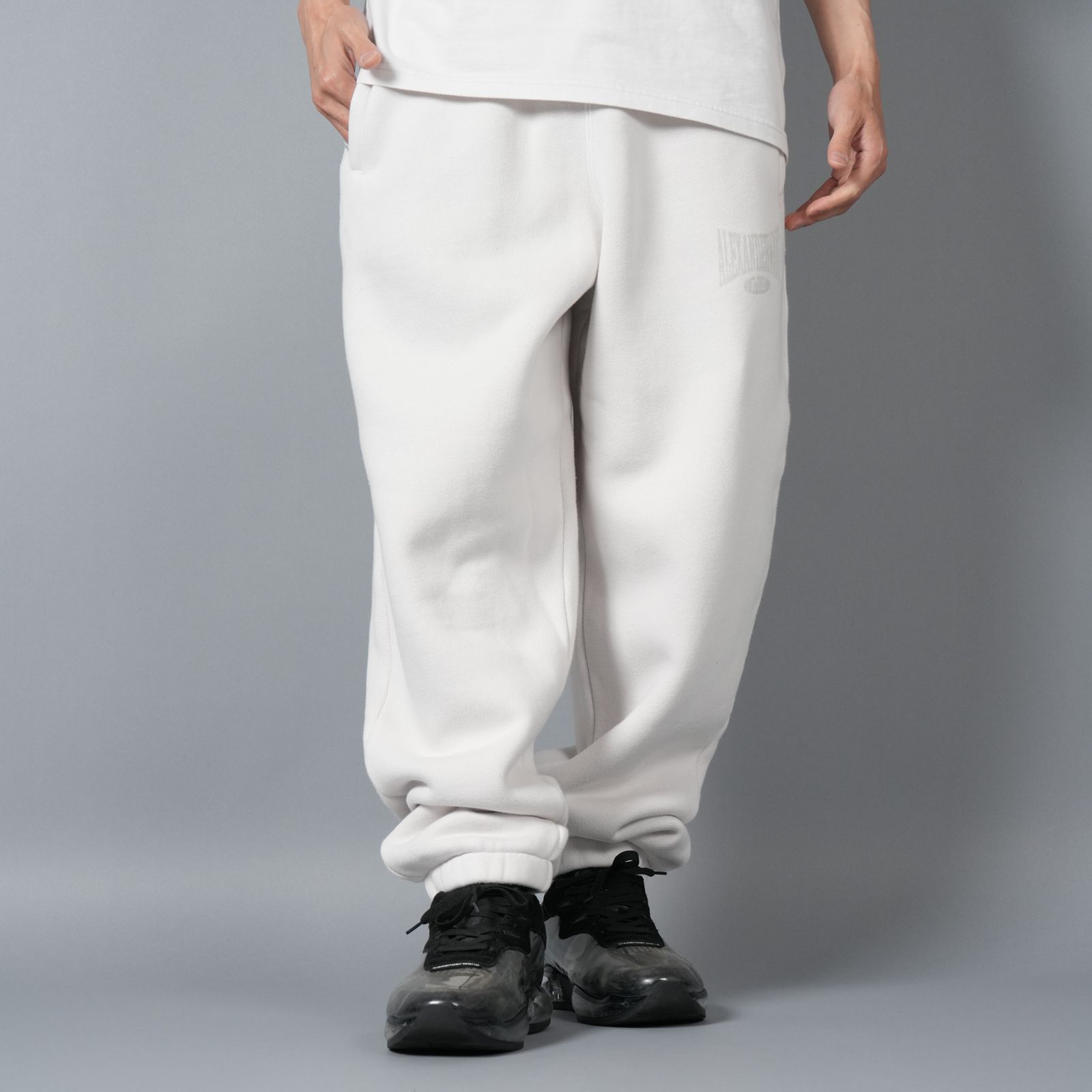 【ラスト1点】GRAPHIC SWEATPANTS / グラフィック クルーネックスウェットパンツ   (ダーティーホワイト)