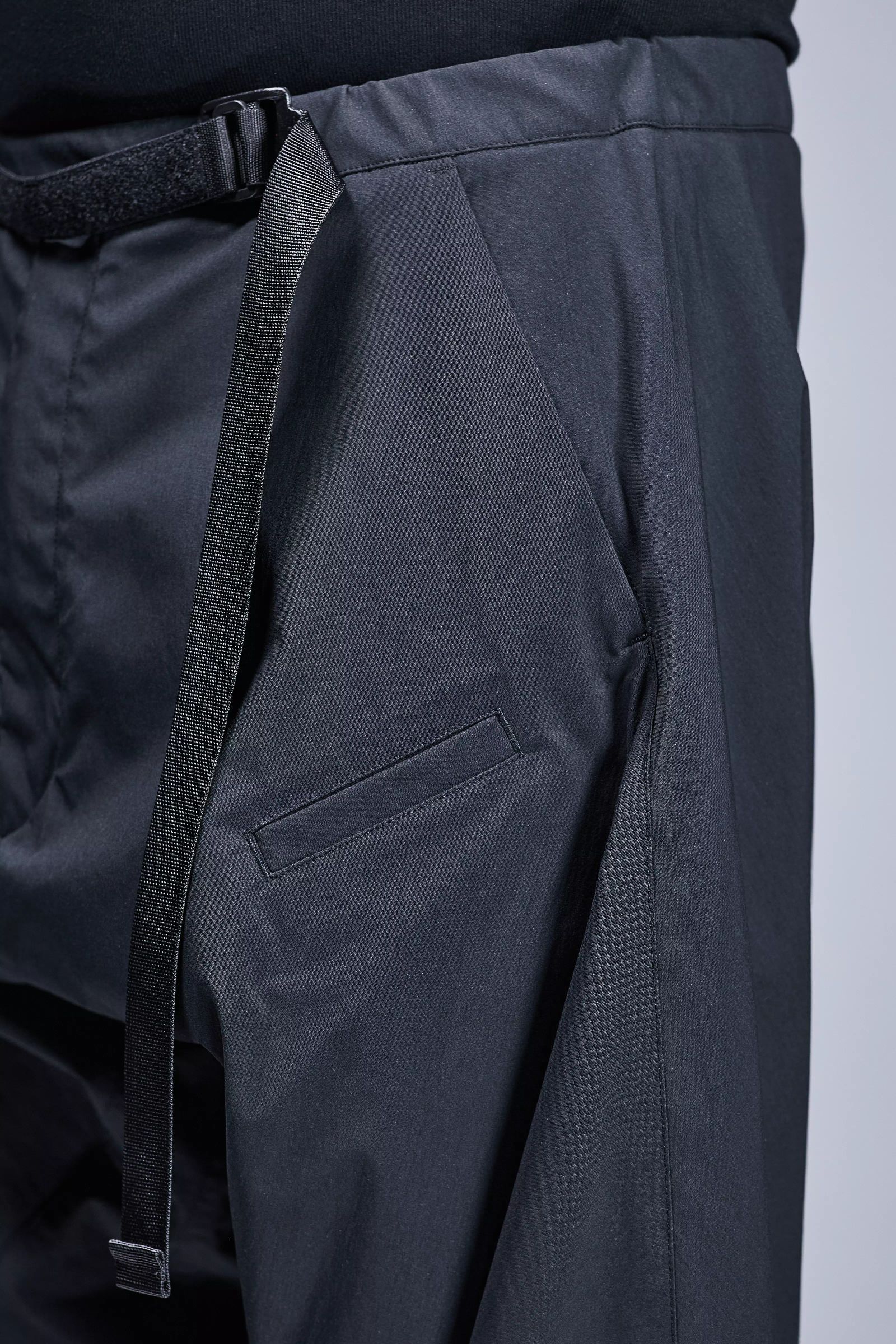 【ラスト1点】P30BL-E / Encapsulated Nylon Ultrawide Drawcord Trouser Gen. 1 / ナイロン ウルトラワイド ドローコード カーゴトラウザー [ウルトラワイドフィット](ブラック)