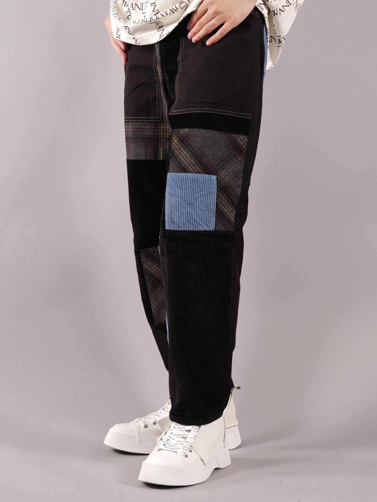 JW ANDERSON - CROPPED PATCHWORK FATIGUE TROUSERS / クロップド パッチワーク ファティーグ  トラウザーズ(グリーン) | Confidence