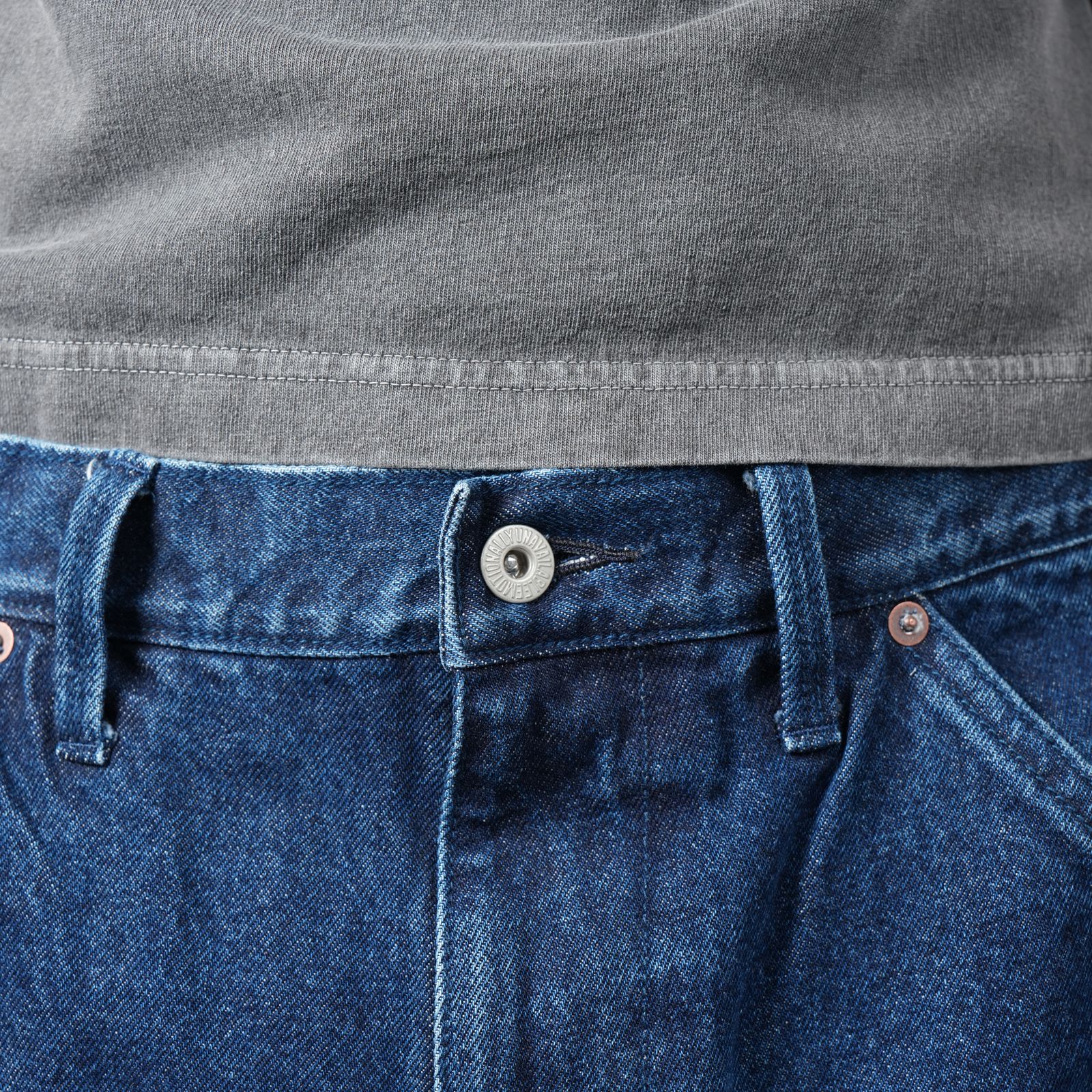 LOGO PATTERN DENIM PANTS / ロゴパターン デニムパンツ / ダブルニー (インディゴ)