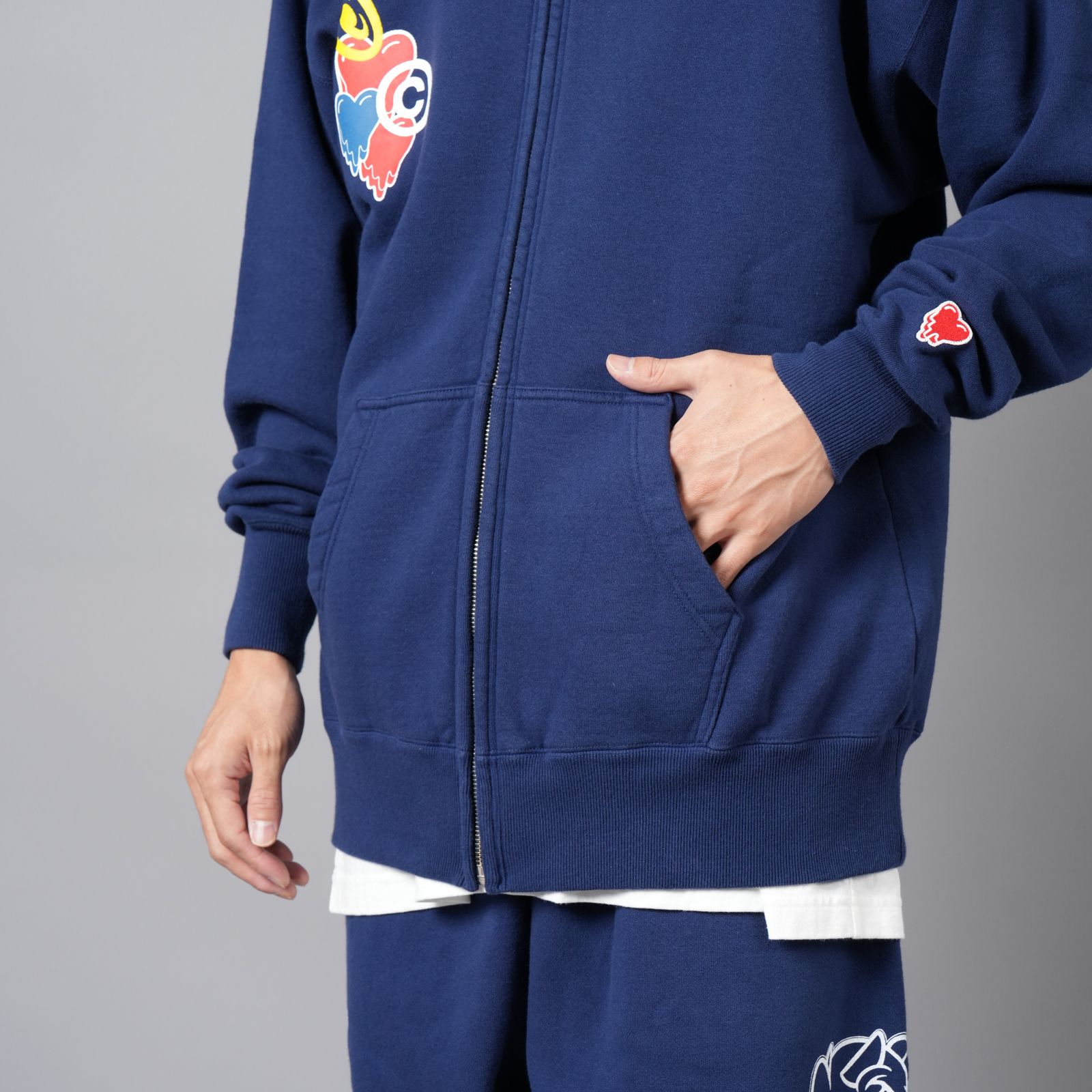 【ラスト1点】【コラボ】 EU-YS1-0000-C02 / NOW ON REC ZIPUP / NAVY / ジップアップフーディー・パーカー (ネイビー)