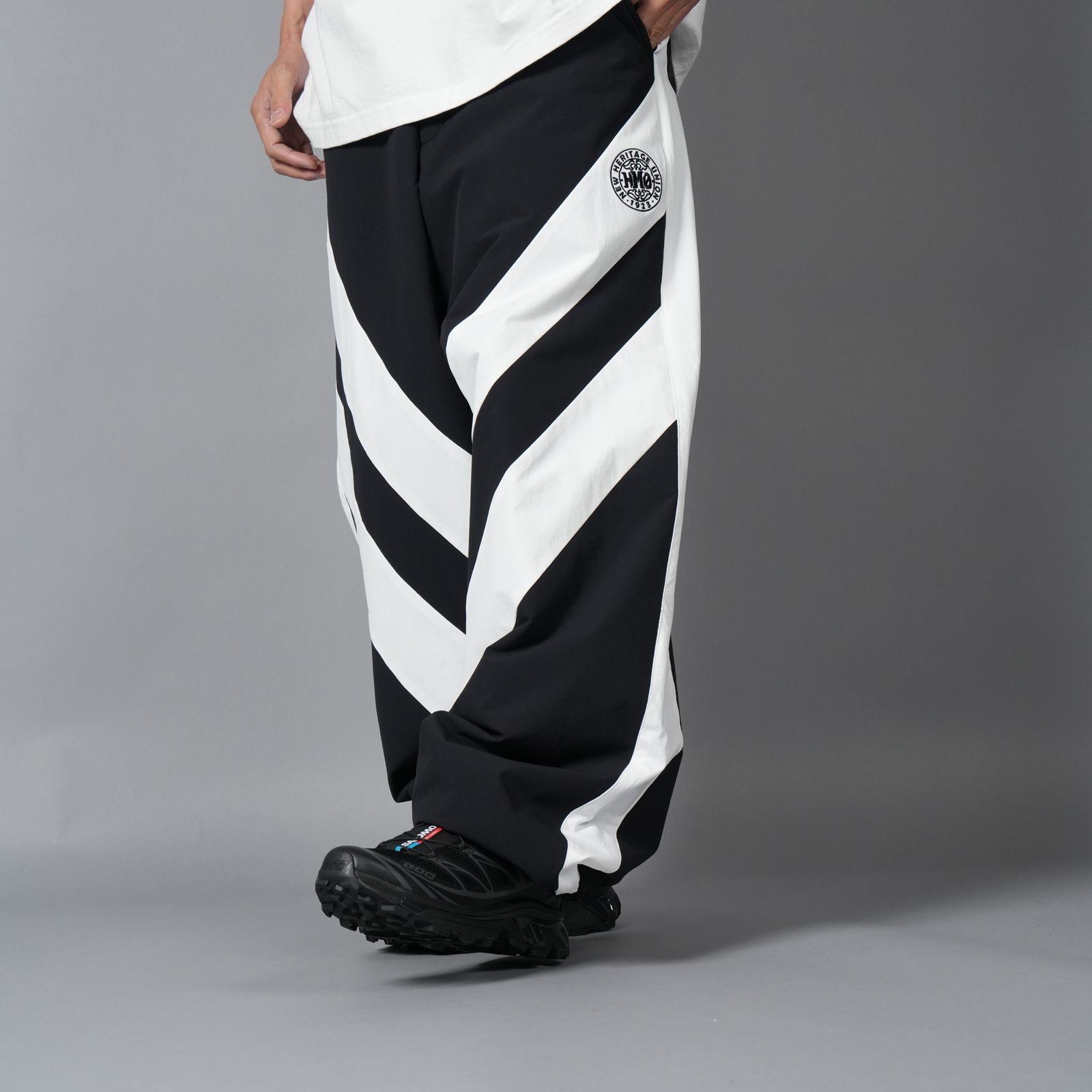 CHEVRON PUFFER NYLON TROUSER / ナイロントラウザー (ブラック/ホワイト)