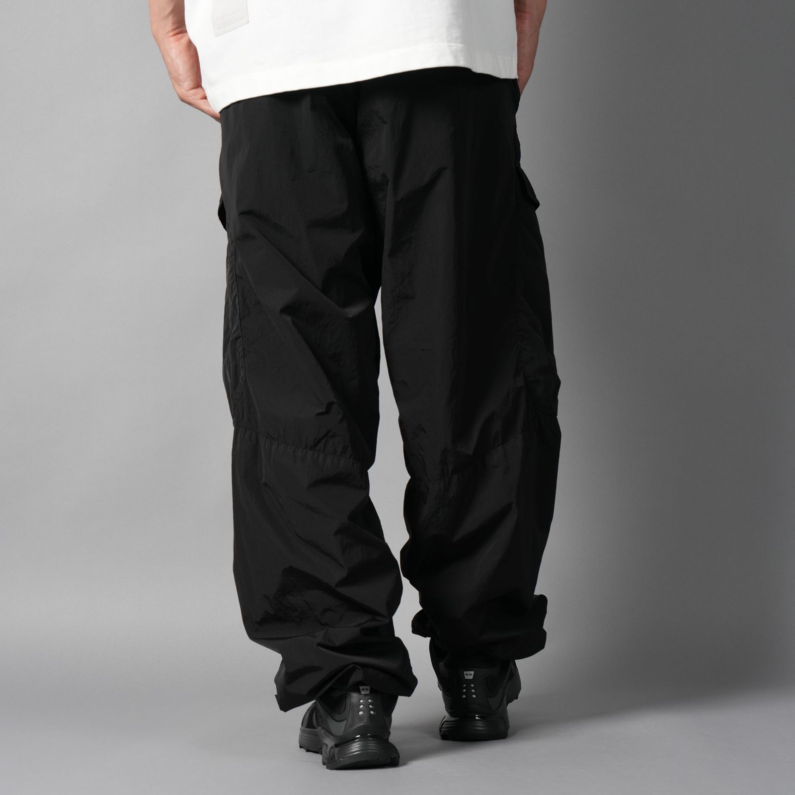 【残りわずか】CHROME-R BOXY SEAMLESS CARGO PANTA / カーゴパンツ (ブラック)