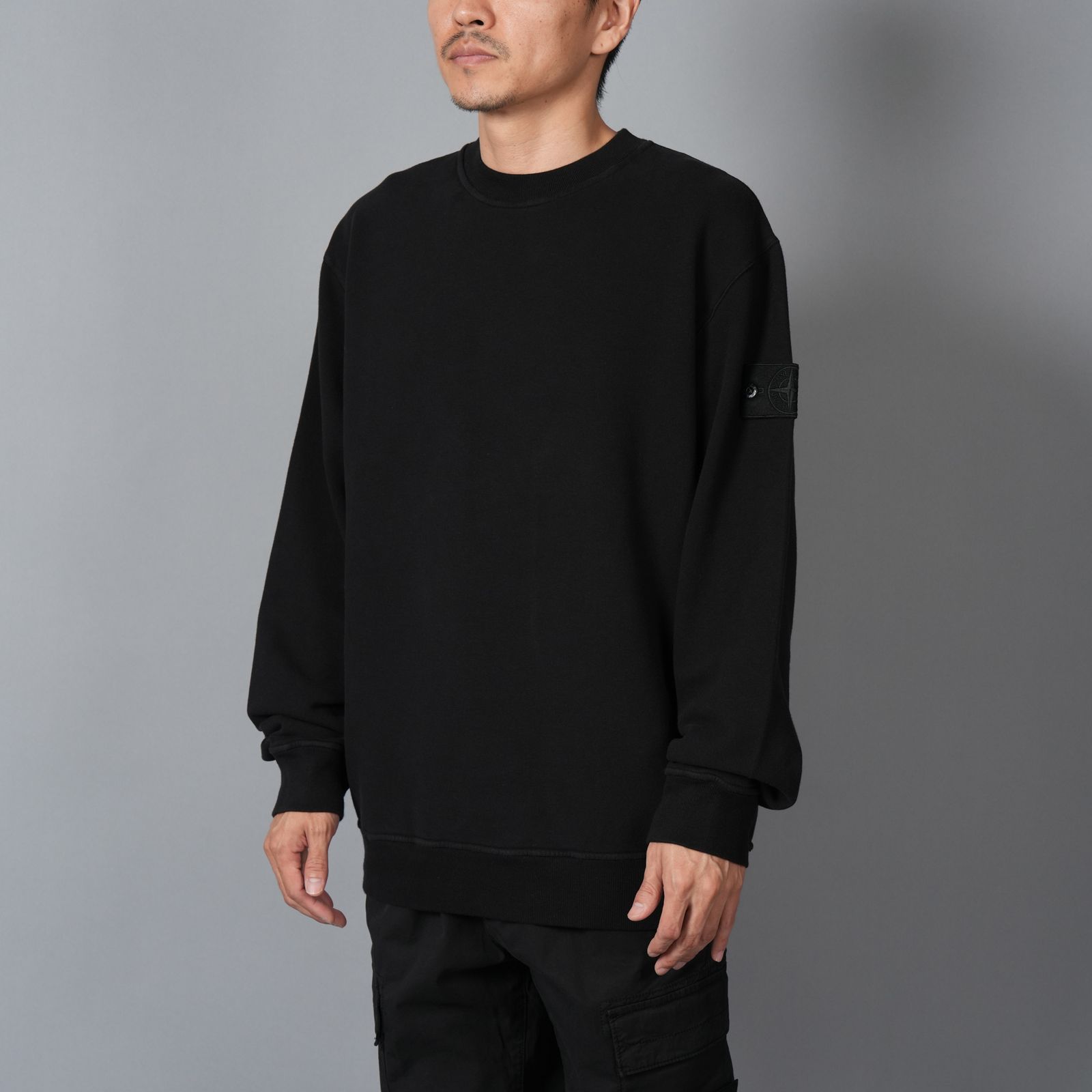 6100069 STRETCH COTTON FLEECE_STONE ISLAND GHOST / トレーナー・クルーネックスウェット (ブラック)
