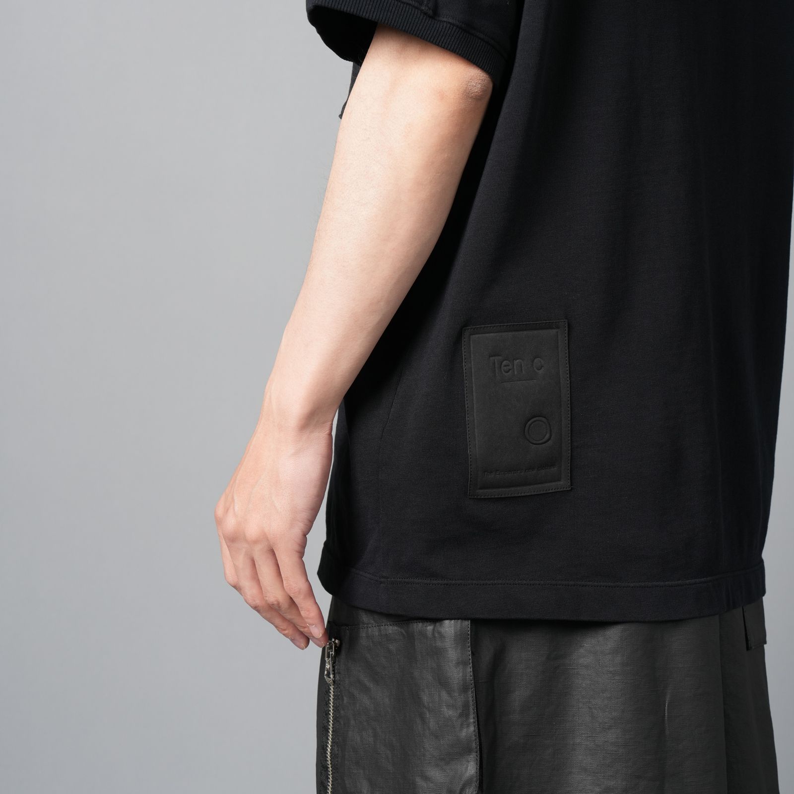 T-SHIRT MANICA CORTA / Tシャツ (ブラック)