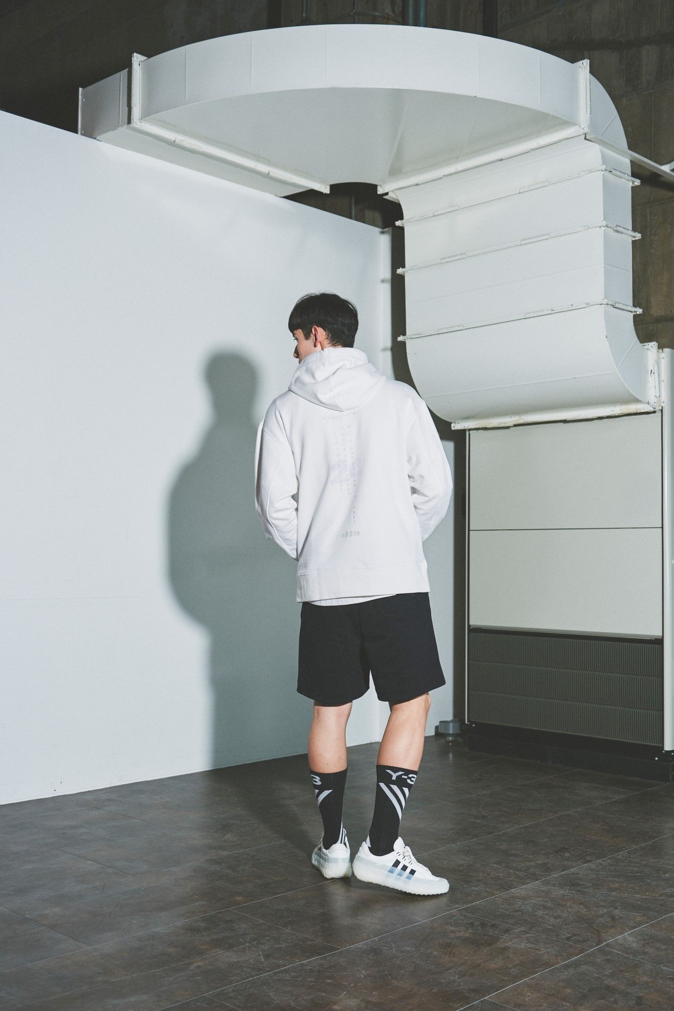 【ラスト1点】U CH1 LOGO HOODIE  / ユニセックス チャプターワン ロゴフーディー (ライトホワイト)
