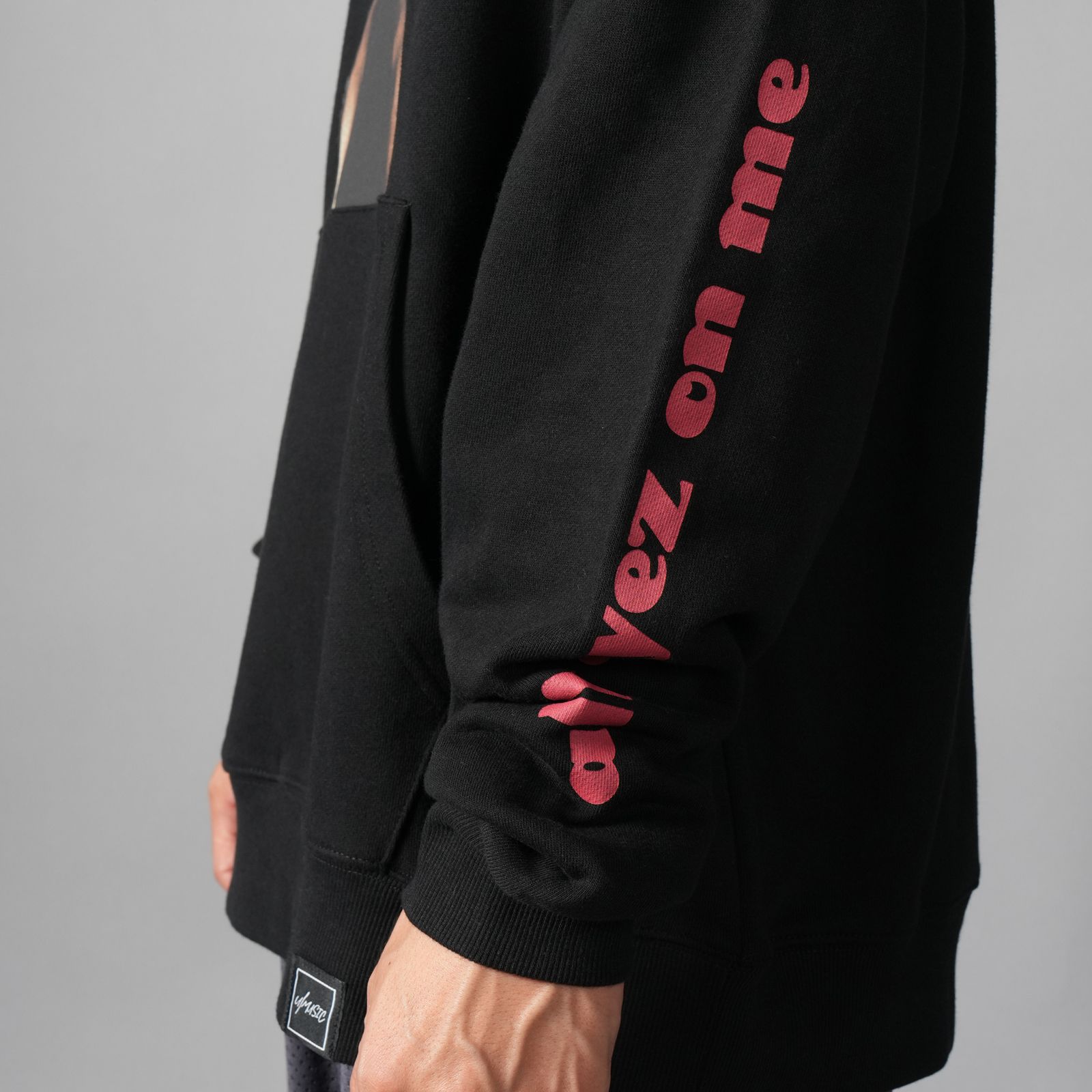 UIZZ-24040 / Tupac / All Eyez On Me Back Hoodie / パーカー (ブラック)