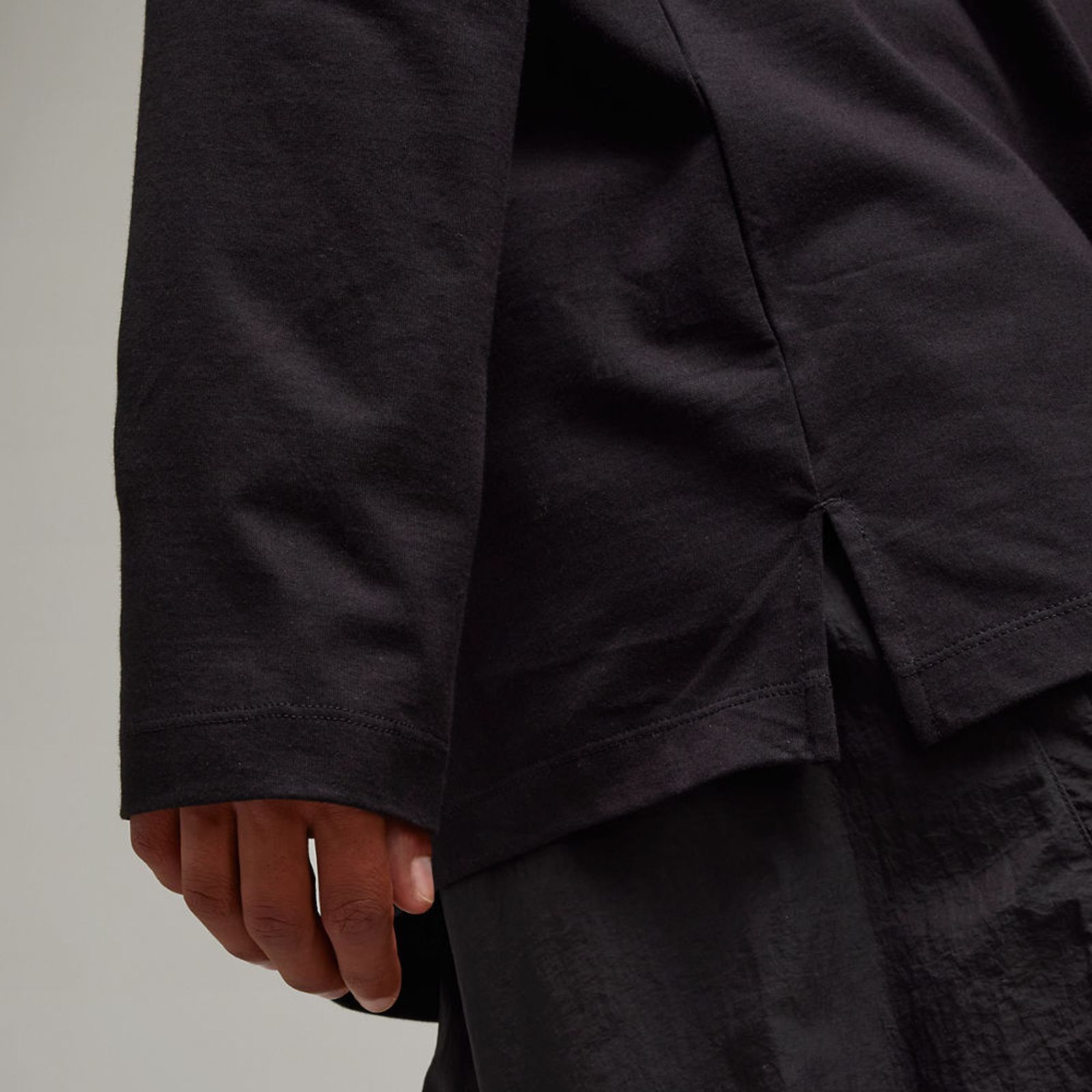 Y-3 - 【残りわずか】U GFX LOGO LS T / ユニセックス Y-3 - 【残りわずか】U GFX LOGO LS T / ユニセックス