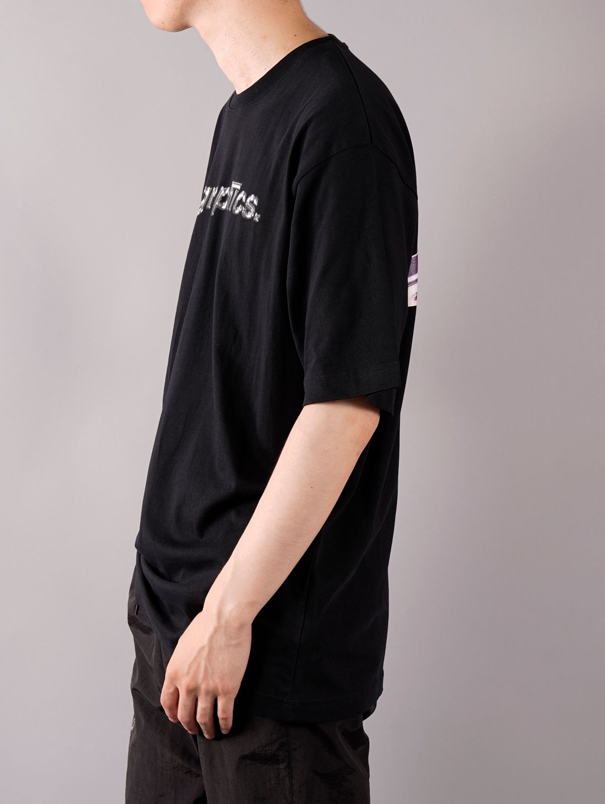 CHROME TYPO T-SHIRT / クローム タイポ Tシャツ (ブラック)