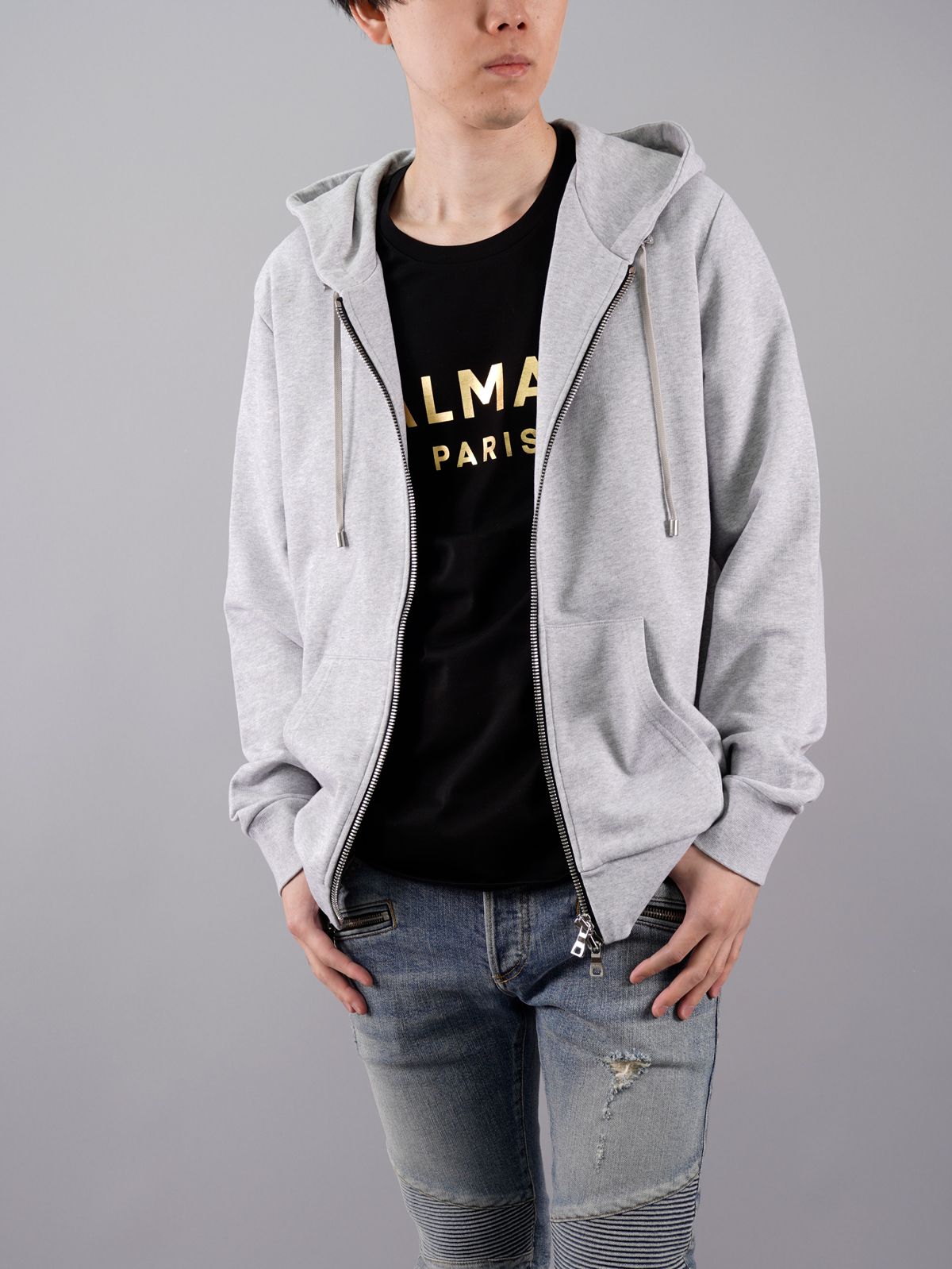 BALMAIN - 【ラスト1点】 Grey cotton sweatshirt with white Balmain Paris logo /  スウェットシャツ (パーカー) / グレー / コットン / メンズ | Confidence