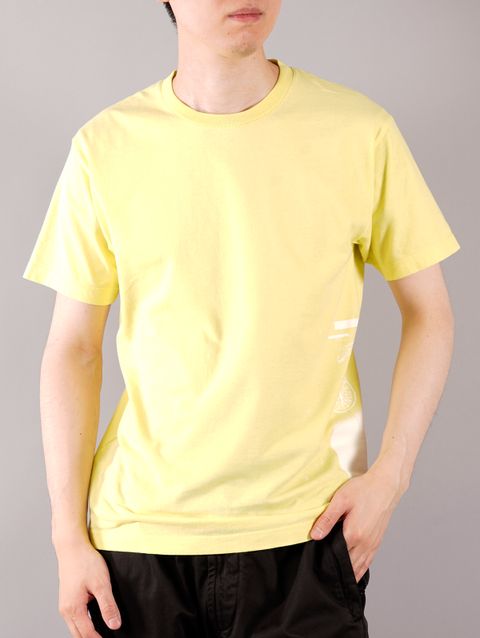 “DRONE ONE” / プリント Tシャツ / イエロー [2NS83]