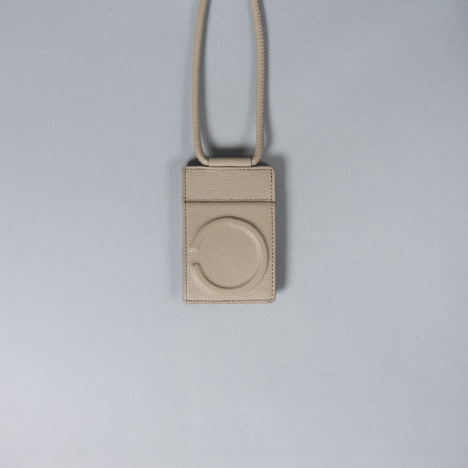 【再入荷】レザーストラップ付iPhoneアクセサリー - カードケース (トープ)