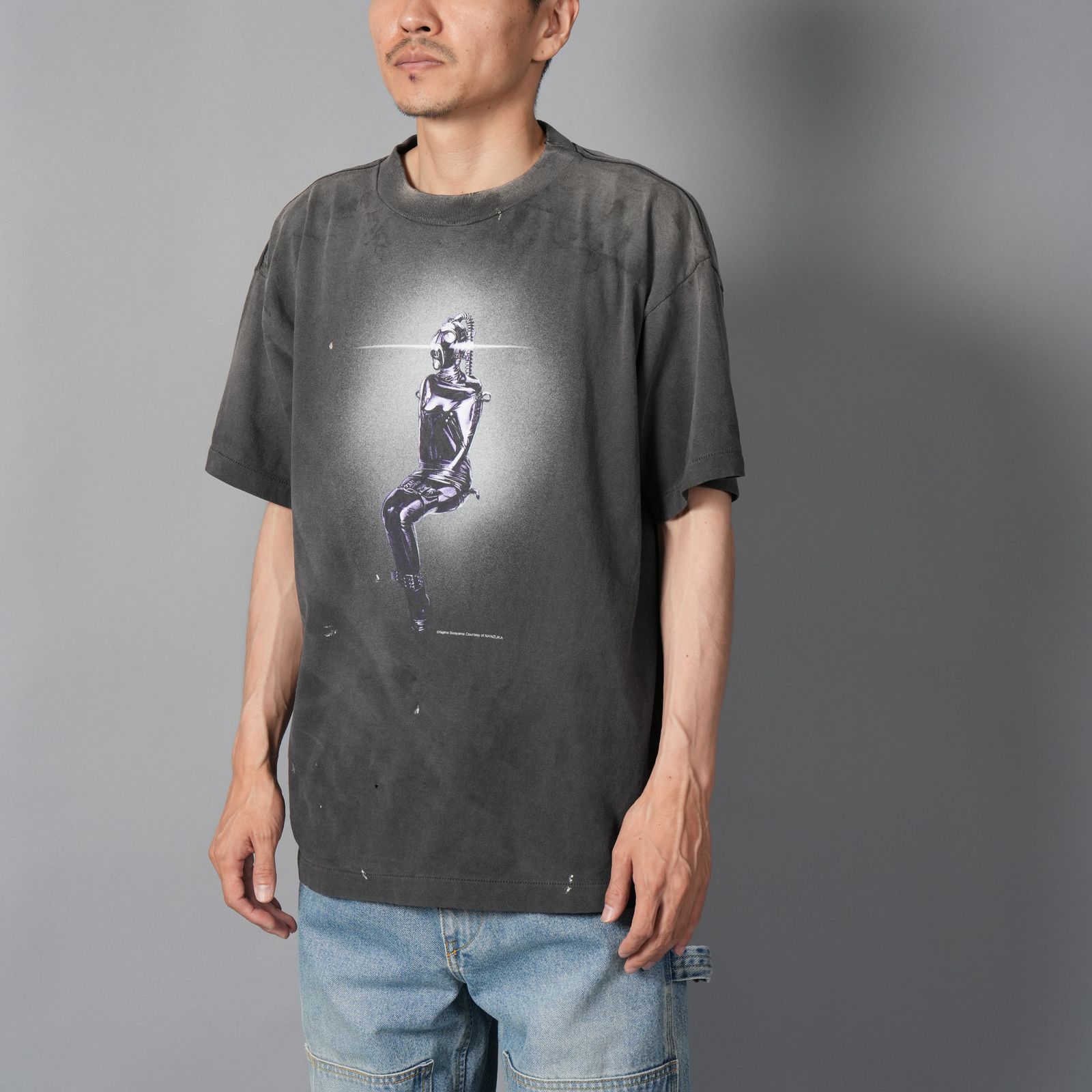 【コラボ】SM-HR1-0000-C75 / SRYM_SS TEE / MASK / BLACK / Tシャツ (ブラック)
