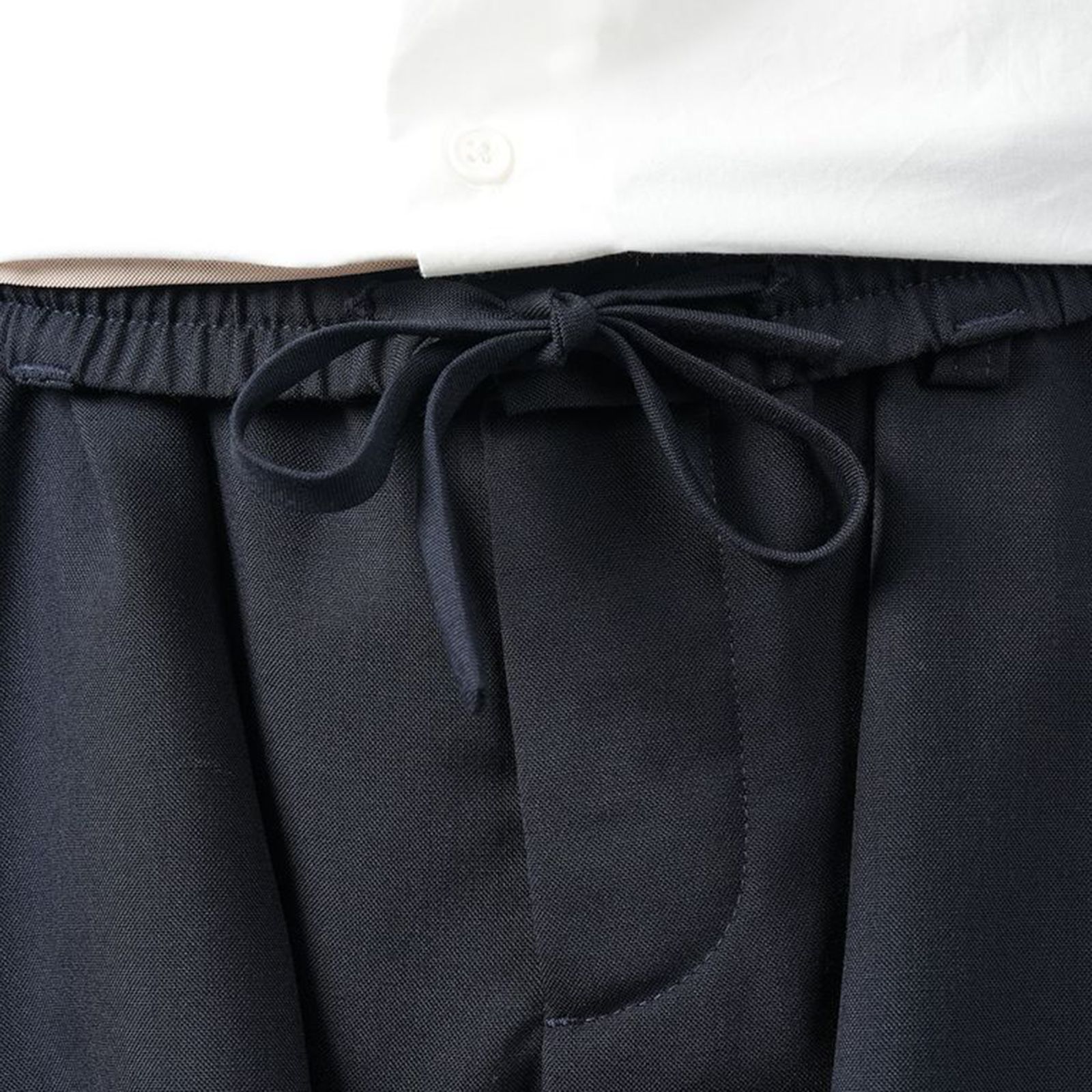 【定番アイテム】 TROPICAL WOOL TROUSERS / ハーフパンツ (ブルーブラック)