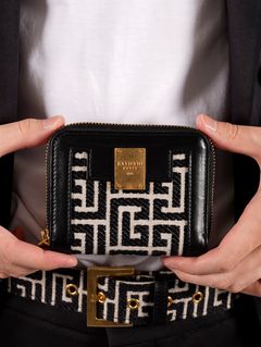 【ラスト1点】BF1 1945 FLAP ZIPPED COMPACT WALLET-MONOGRAM / モノグラム ジャカード ジップ コインポーチ (ミニ財布) / ブラウン / カーフスキン