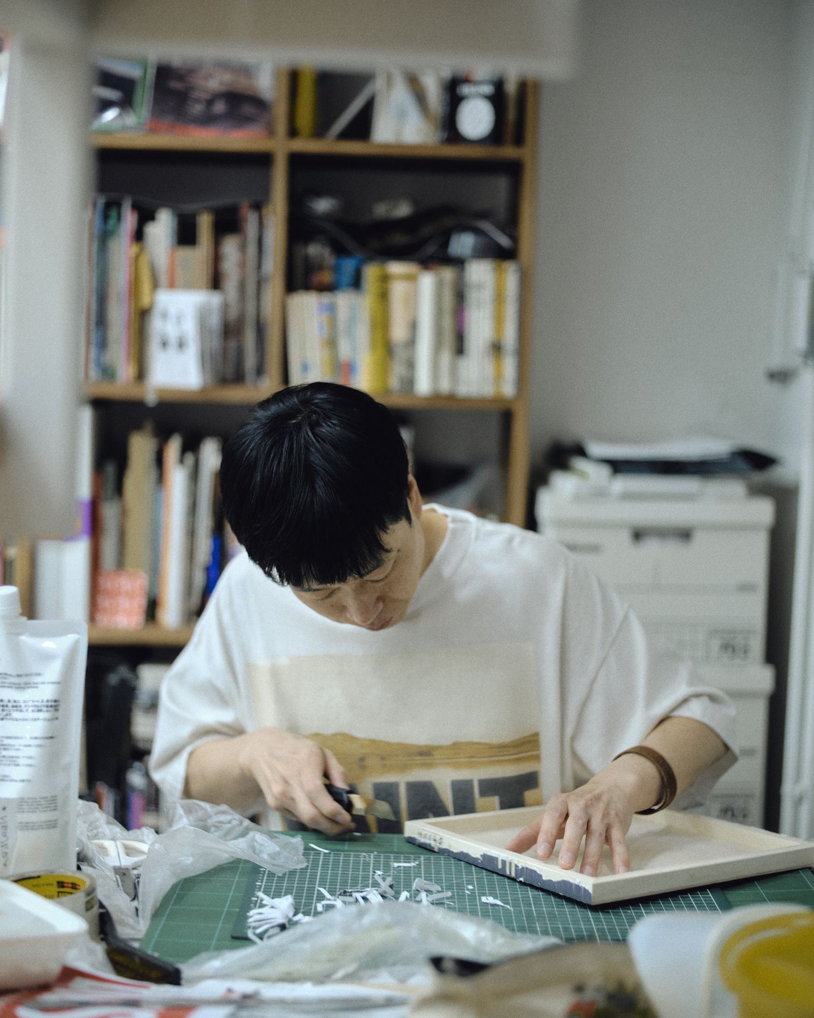 【コラボ】SM-MK1-0000-C15 / KK_SS T-SHIRT / DESERT / WHITE / Tシャツ (ホワイト)