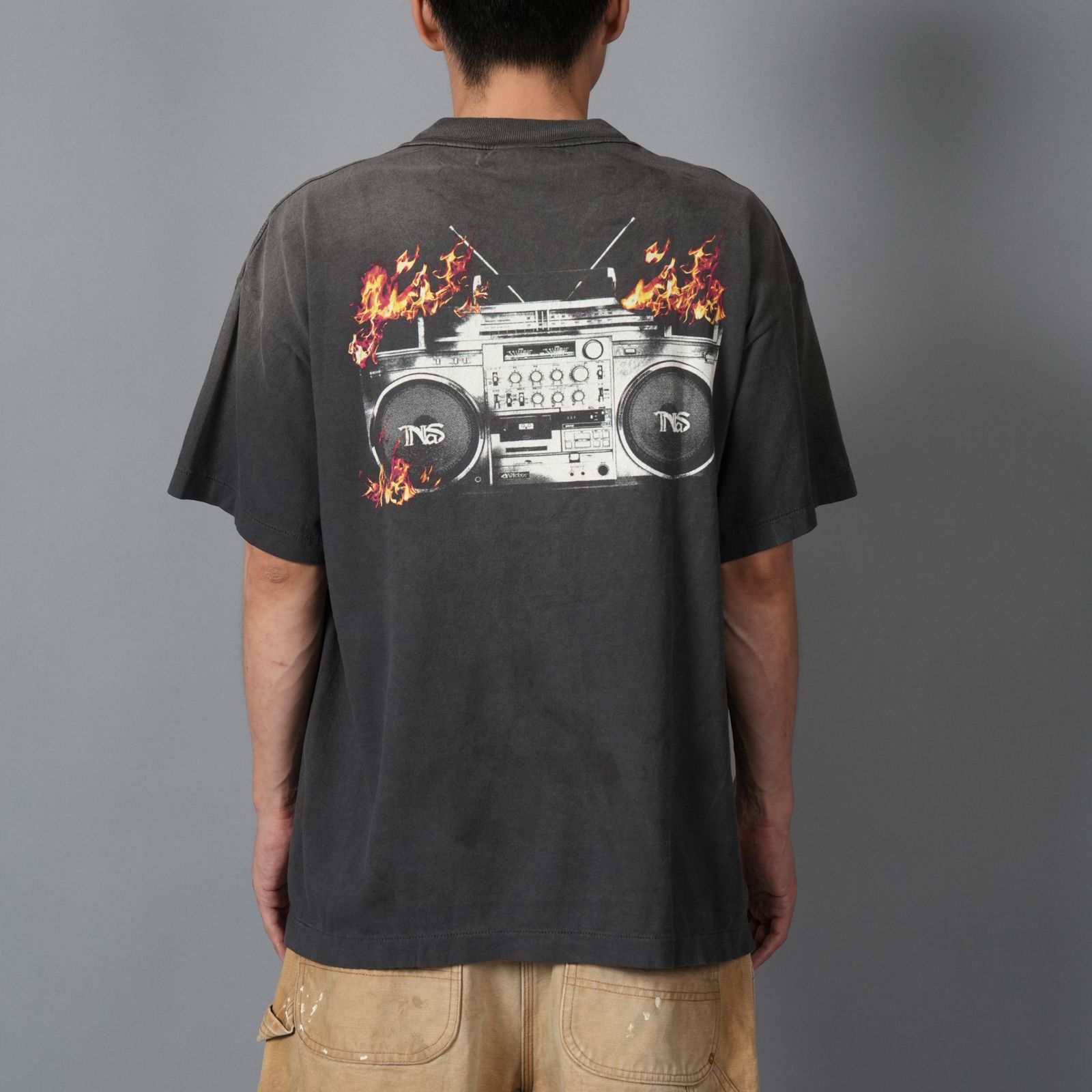 【残りわずか】[コラボ] SM-HR1-0000-C20 / NAS_SS TEE / BLACK / Tシャツ (ブラック)
