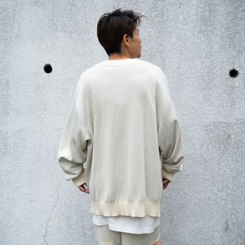ファッションとスポーツの調和を目指してデザインされた、「Y-3 LOGO KNIT CARDIGAN」。