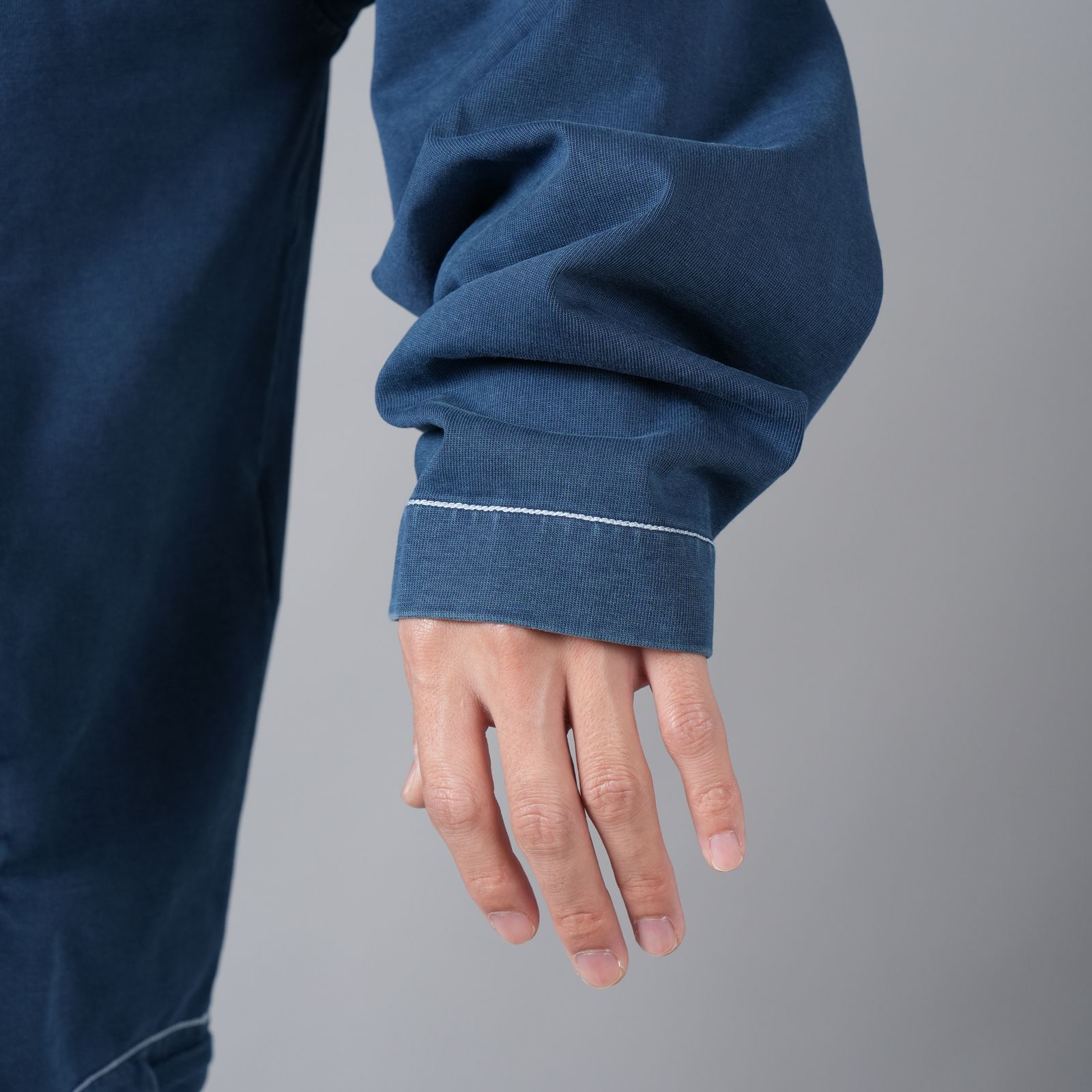 【ラスト1点】615X2 / STONE ISLAND MARINA_‘OLD’ TREATMENT  / プルオーバーフーディー・パーカー (ロイヤルブルー)