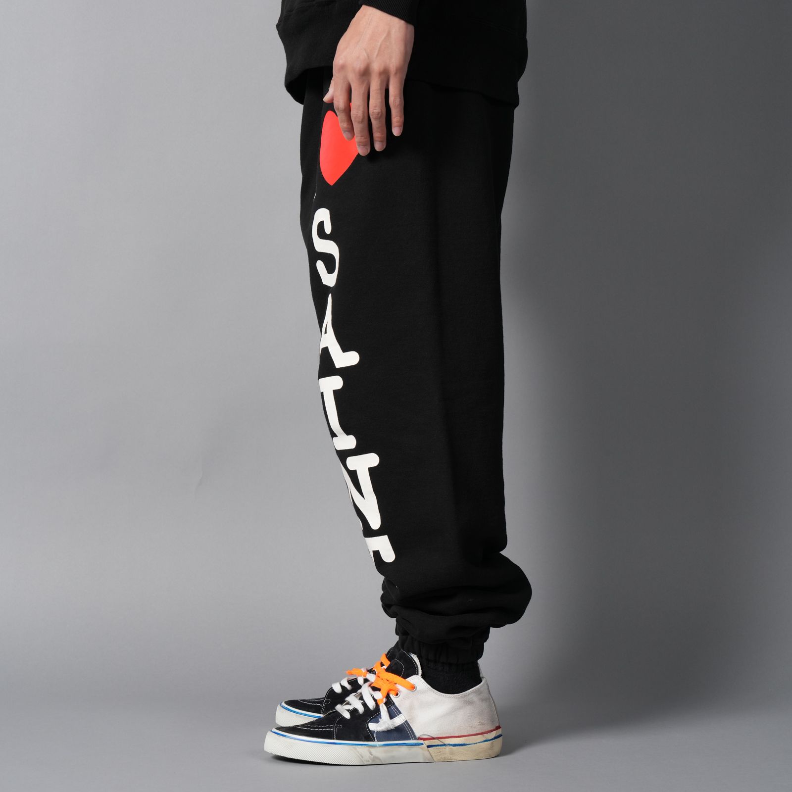 SM-MK8-0000-062 / SWEAT PANTS / I LOVE SAINT / BLACK / スウェットパンツ (ブラック)