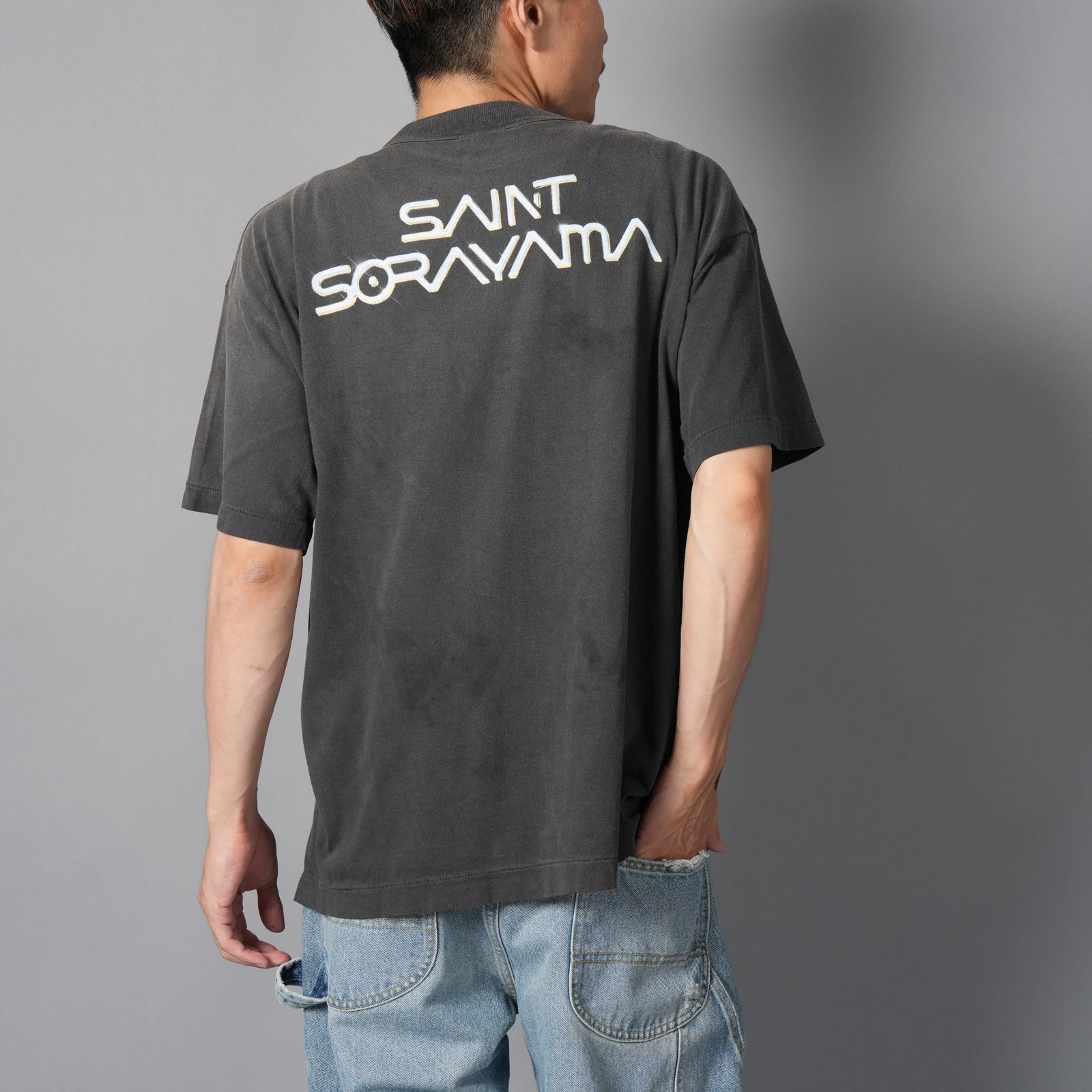 【コラボ】SM-HR1-0000-C75 / SRYM_SS TEE / MASK / BLACK / Tシャツ (ブラック)