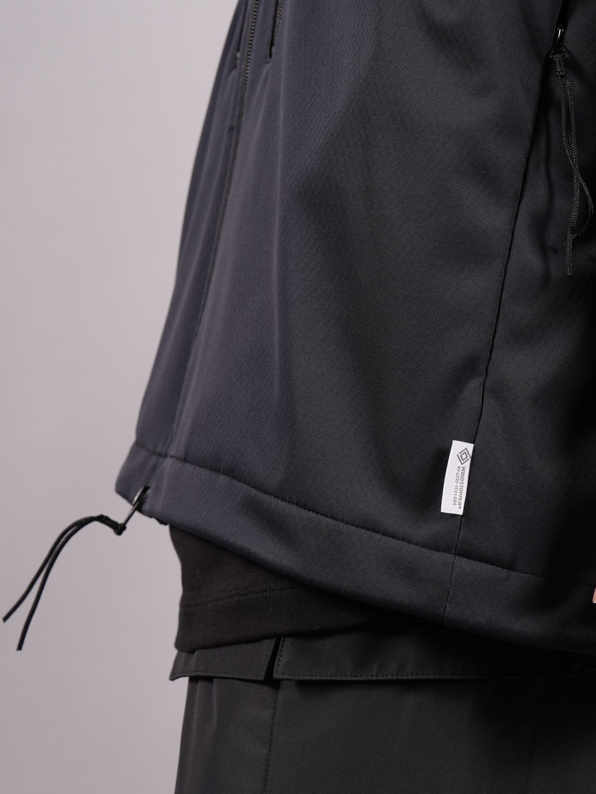 【ラスト1点】 WINDSTOPPER PRODUCTS BY GORE-TEX LABS / ソフトシェルブルゾン / (ナイトシーブラック / ゴアテックス ラボ / カーゴパンツ (ナイトシーブラック)